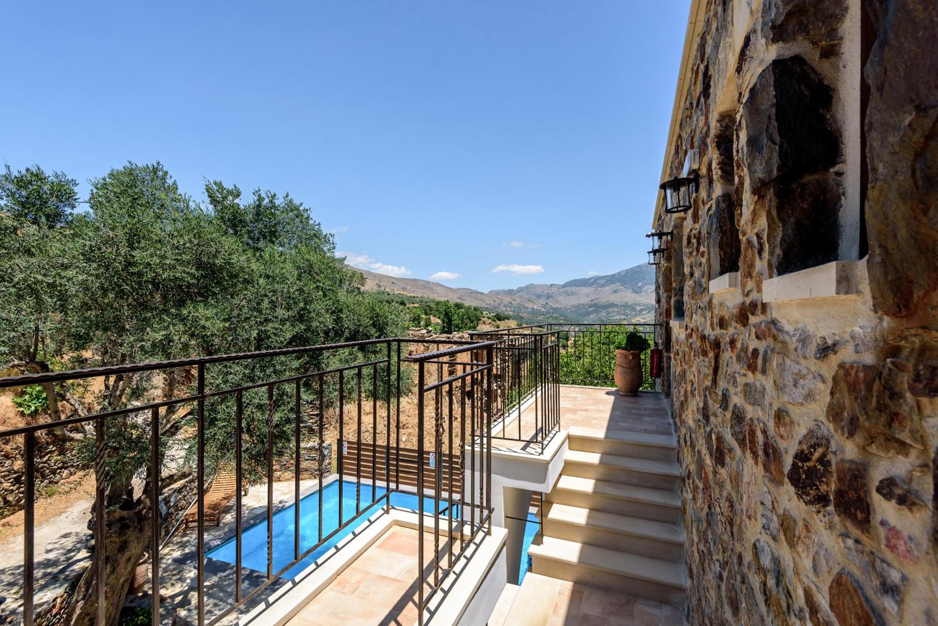 Studio with Mountain View - Photo 19