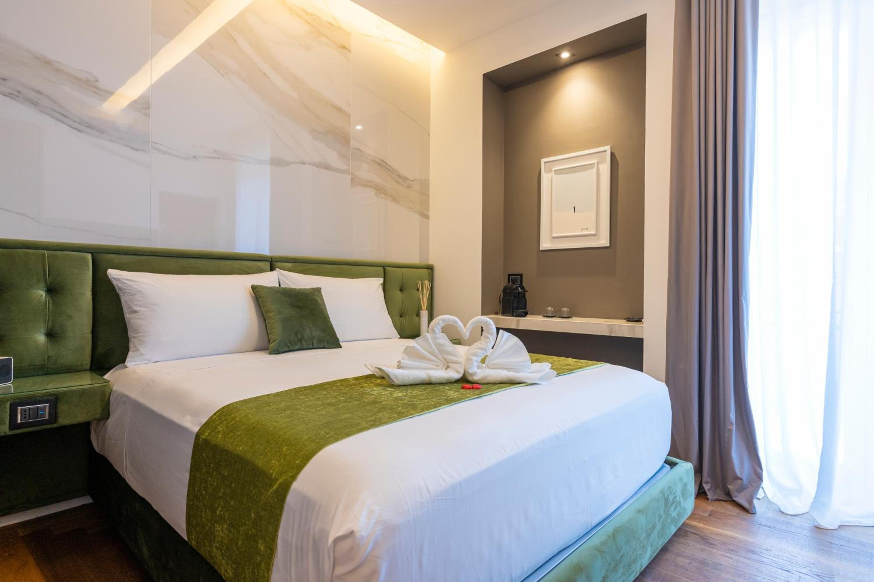 Deluxe Double Room with Balcony - Photo 1