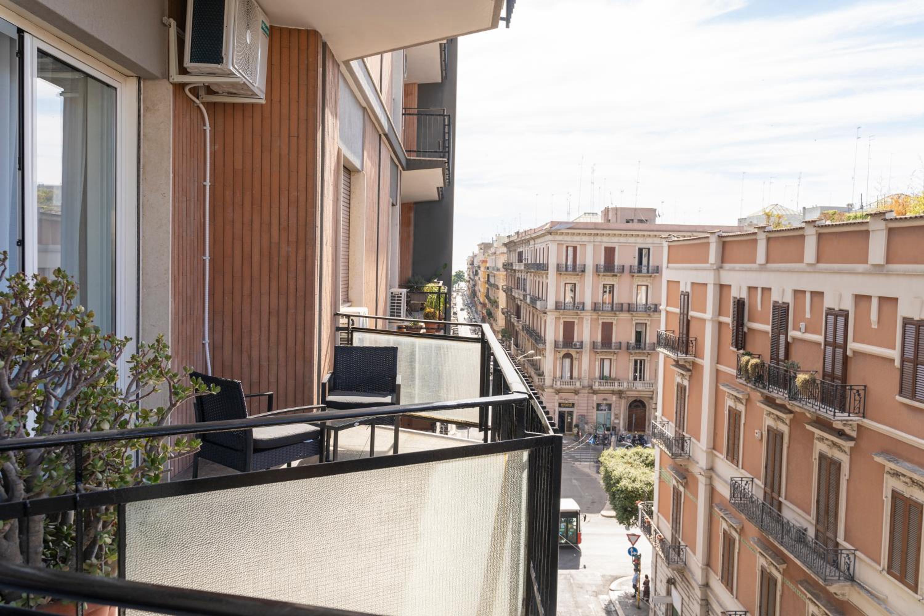 Deluxe Double Room with Balcony - Photo 13