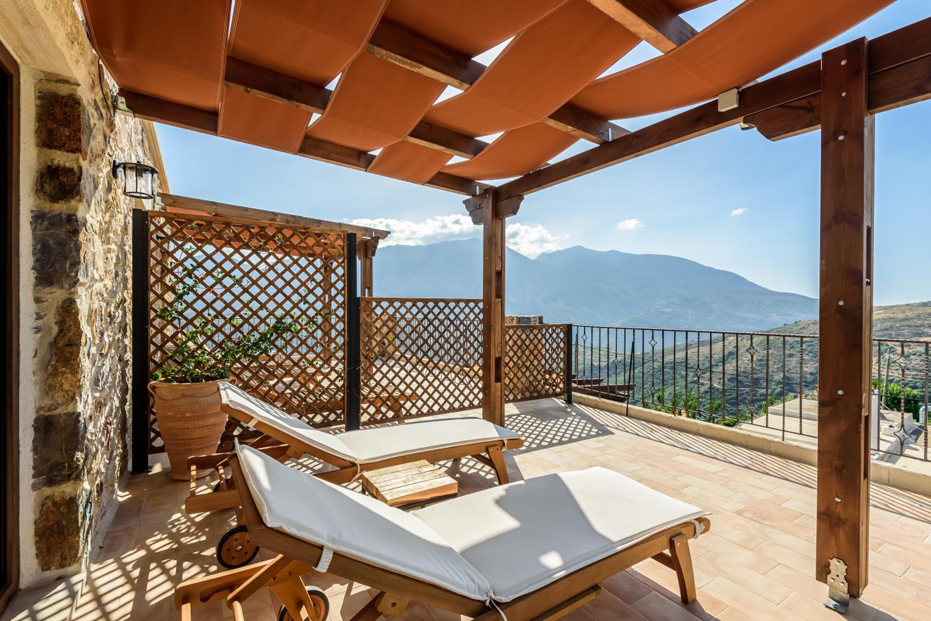 Studio with Mountain View - Photo 8