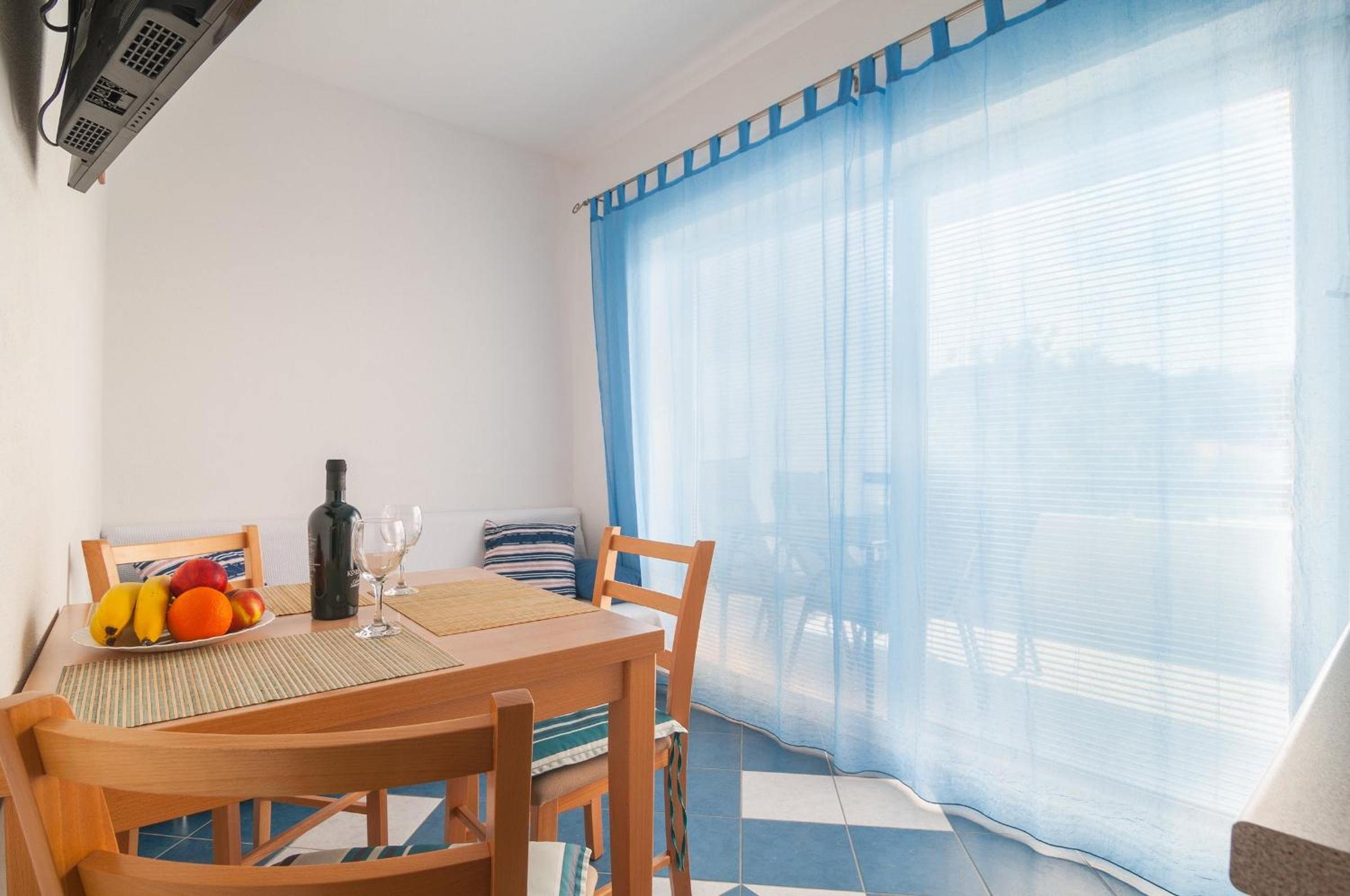 One Bedroom Apartment with Balcony and Sea View photo 2