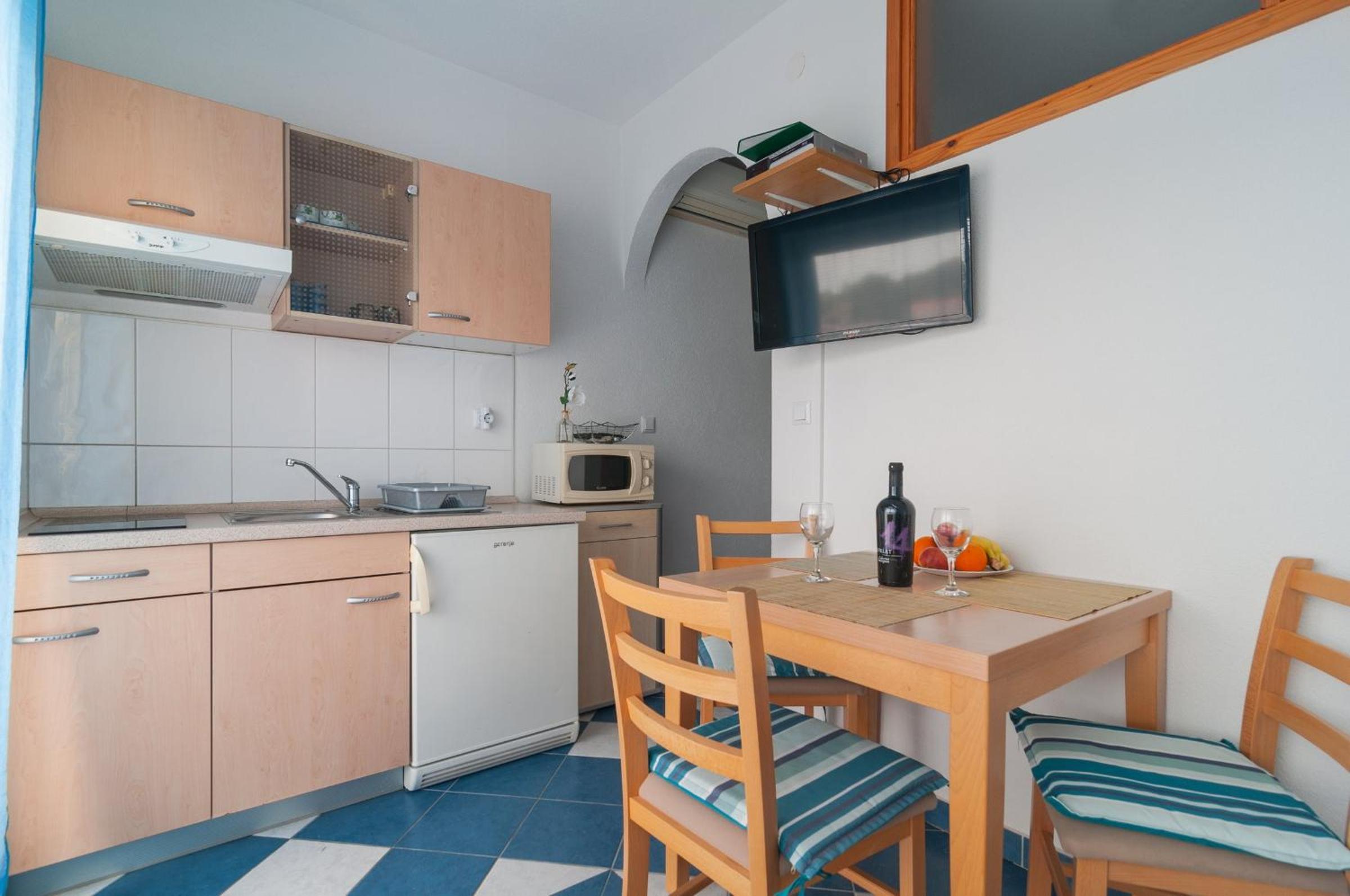One Bedroom Apartment with Balcony and Sea View photo 3