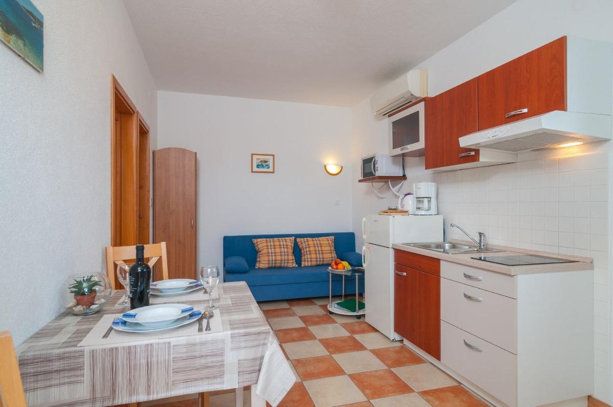 One Bedroom Apartment with Balcony photo 2