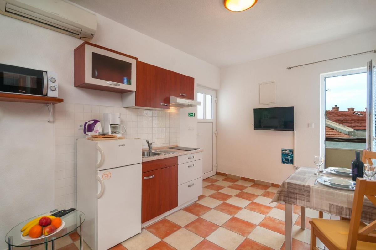 One Bedroom Apartment with Balcony photo 3