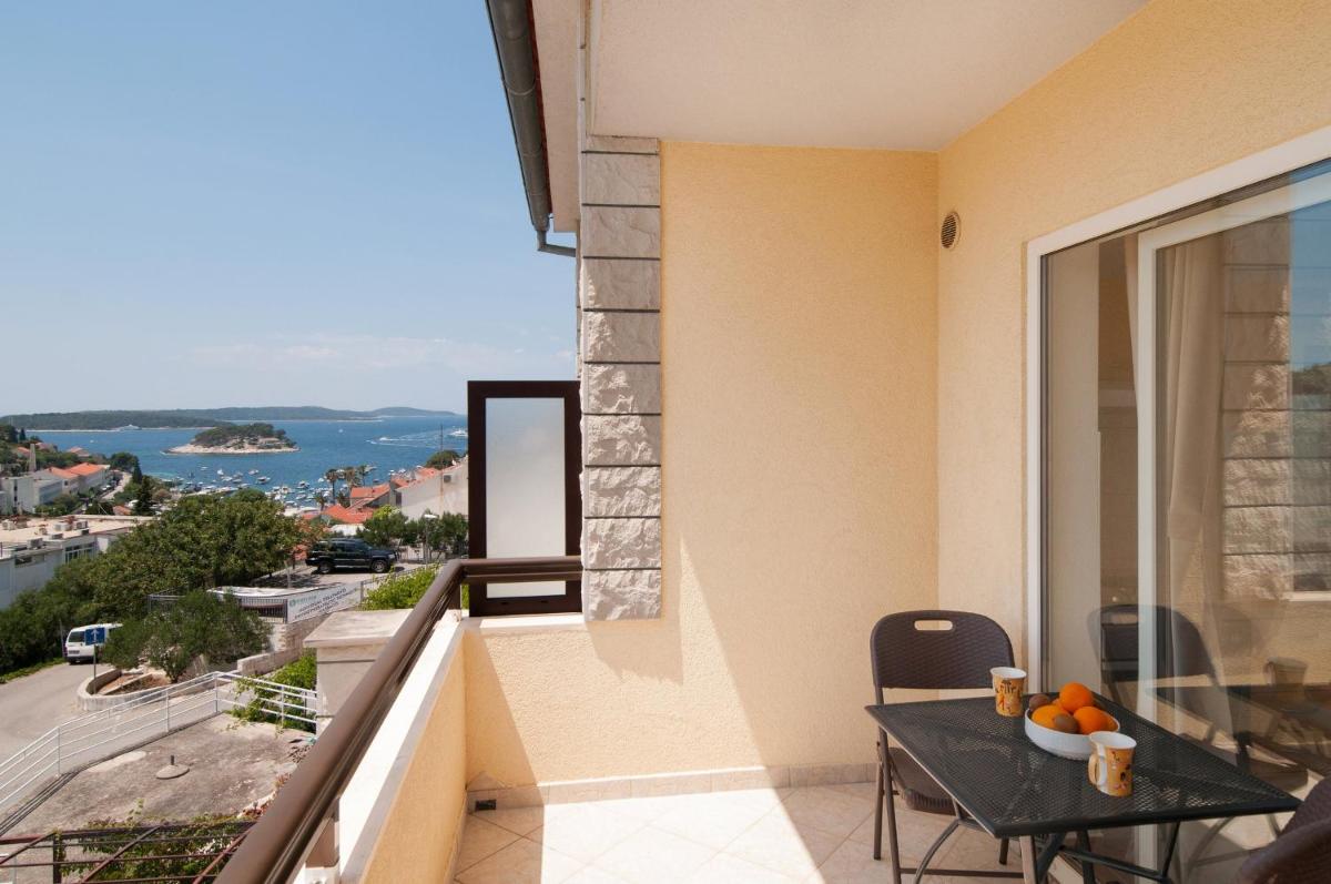 Studio Apartment with Balcony and Sea View photo 1
