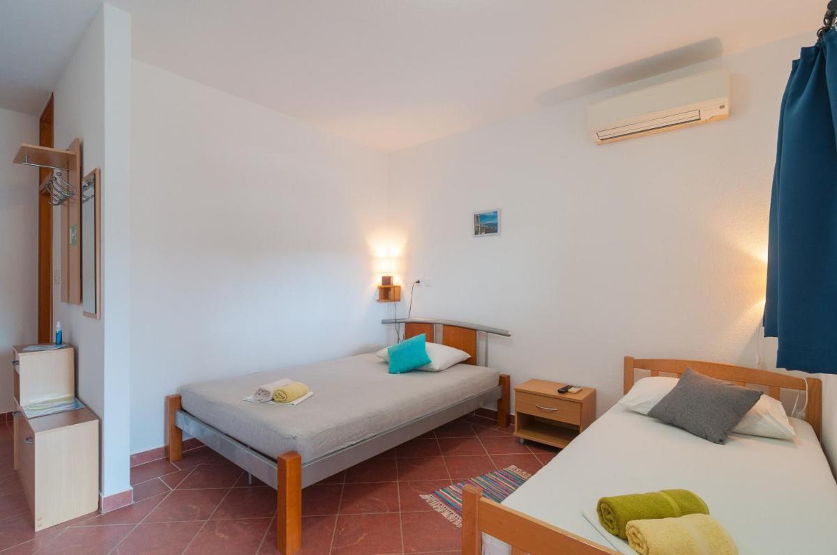Studio Apartment with Balcony and Sea View photo 3