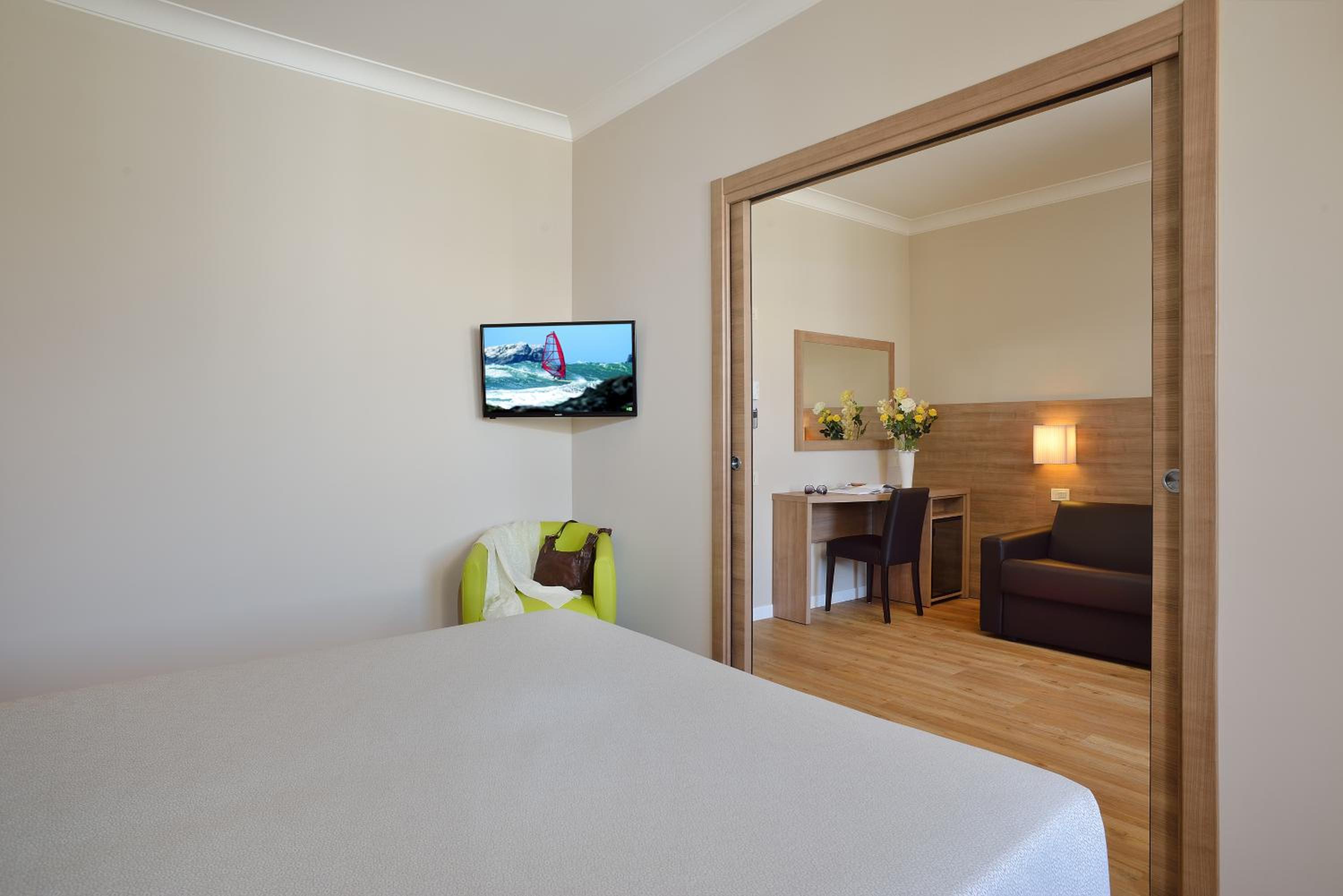 Junior Suite with Lateral Sea View photo 1