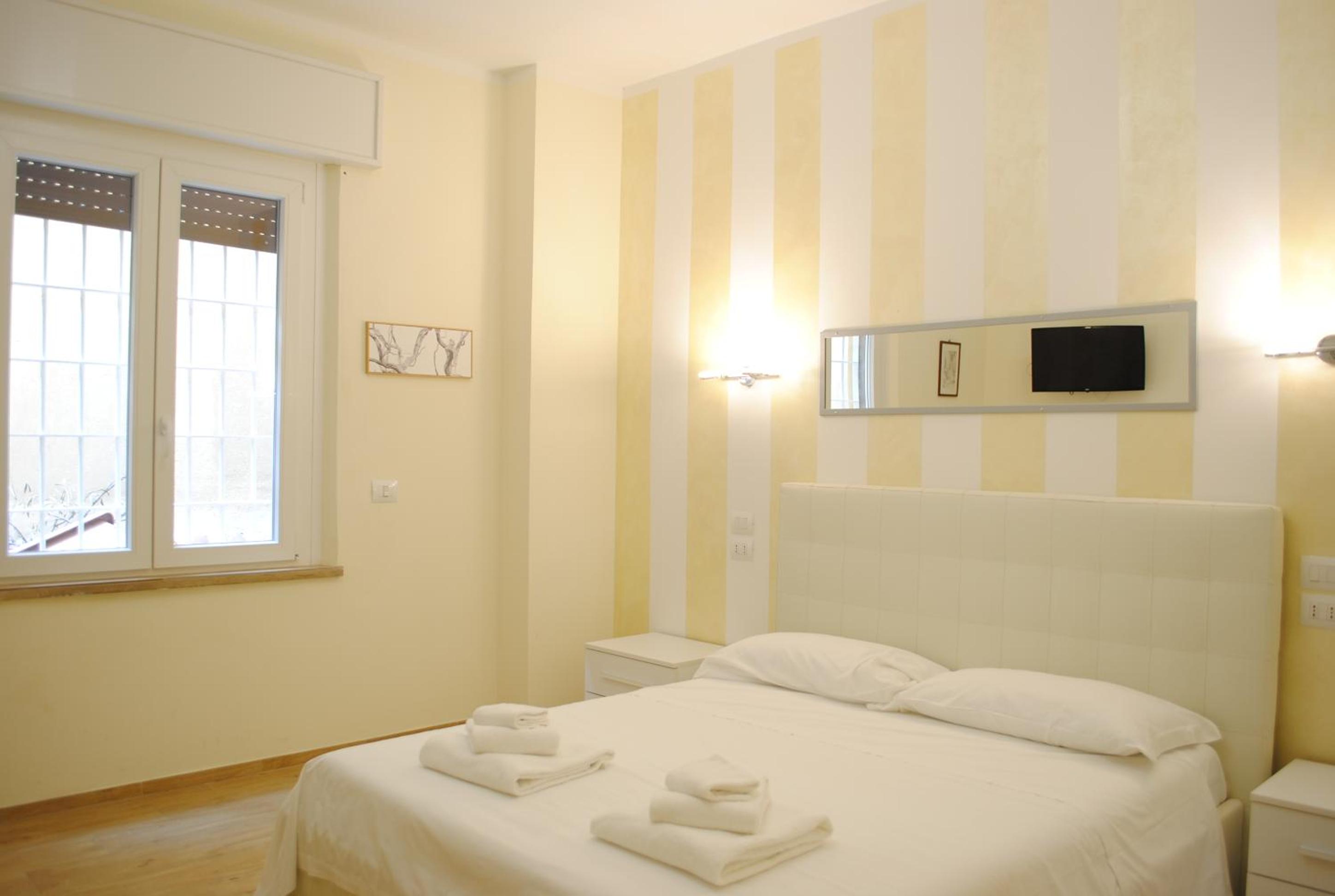 Standard Double Room - Photo 5