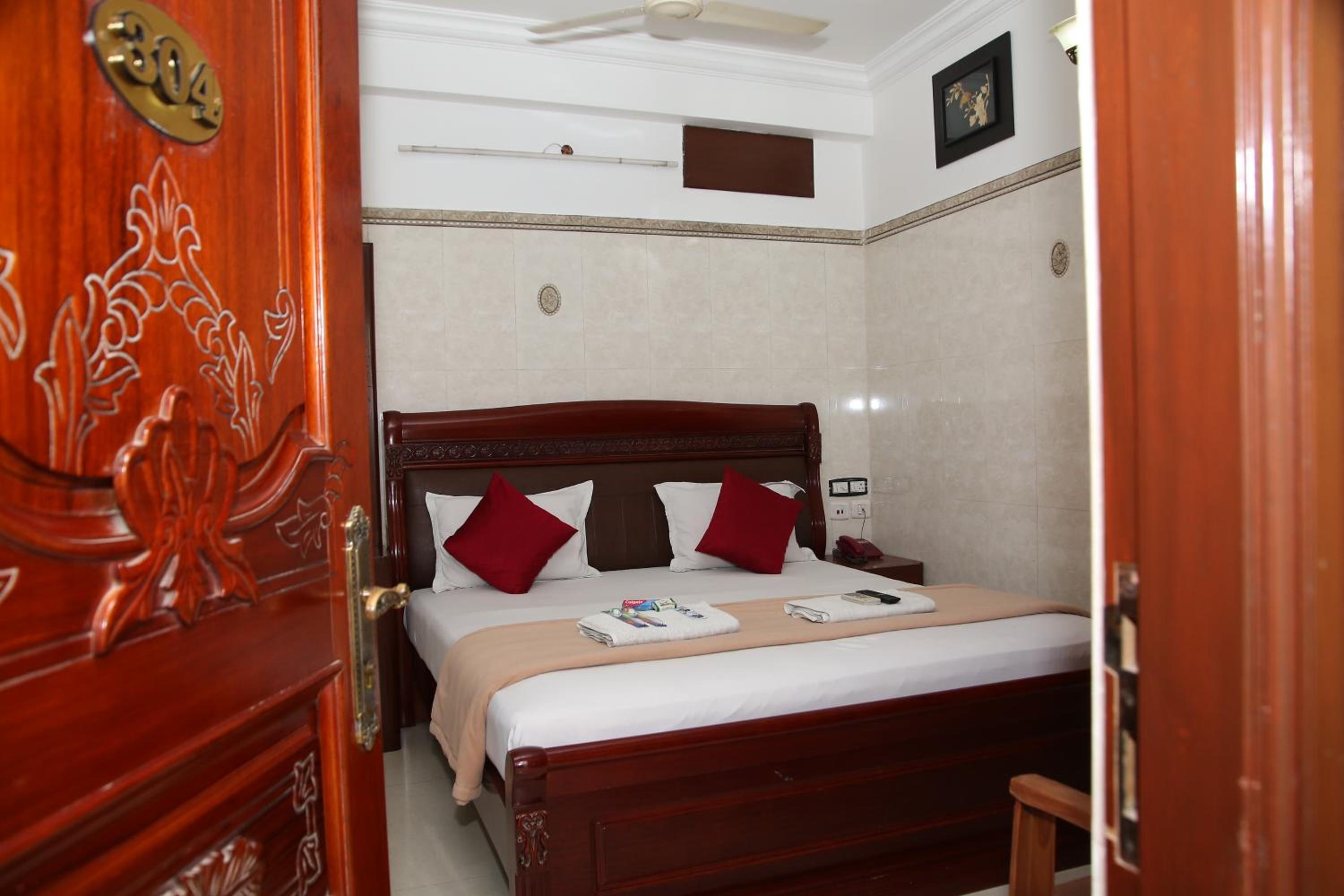 Standard Double Room - Photo 10