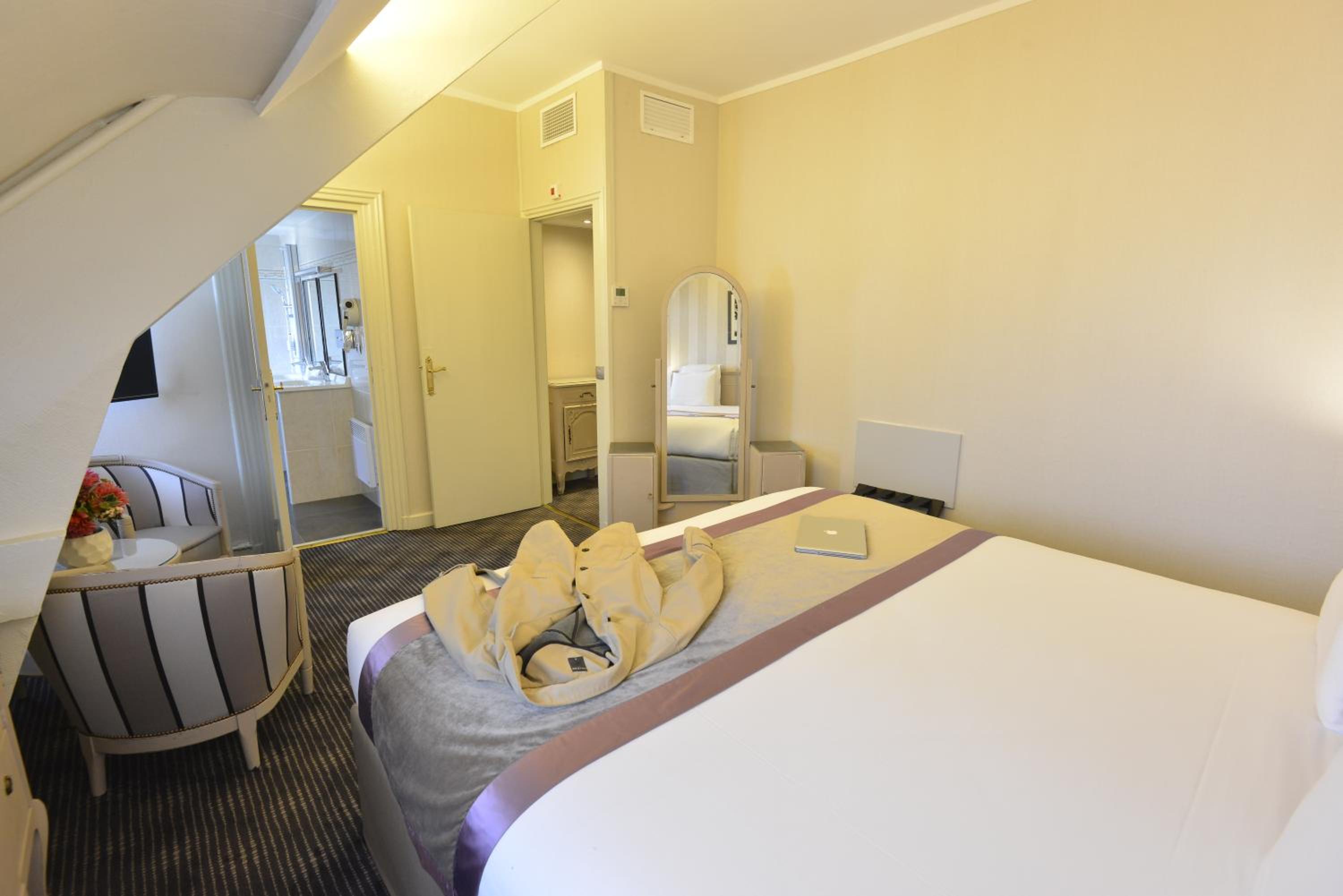 Classic Double Room - Photo 10