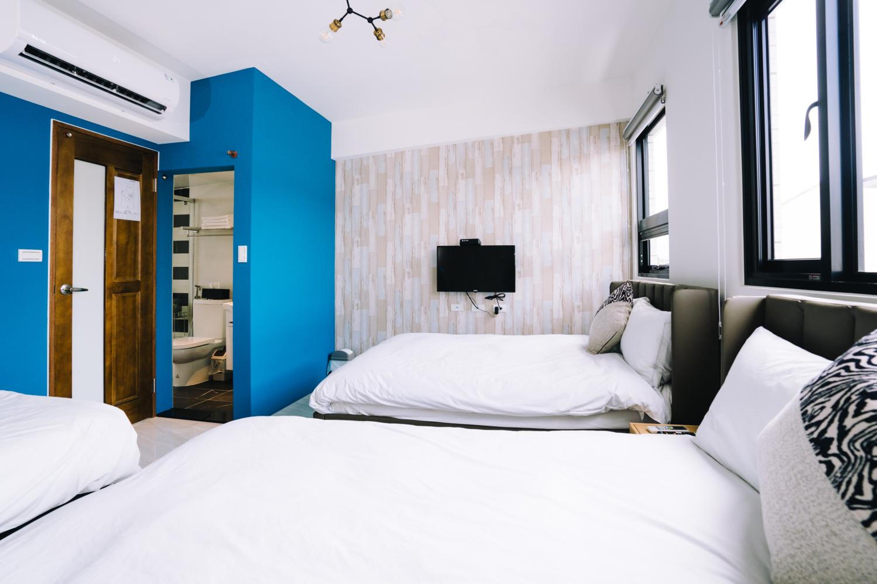 Quadruple Room with Bath photo 3