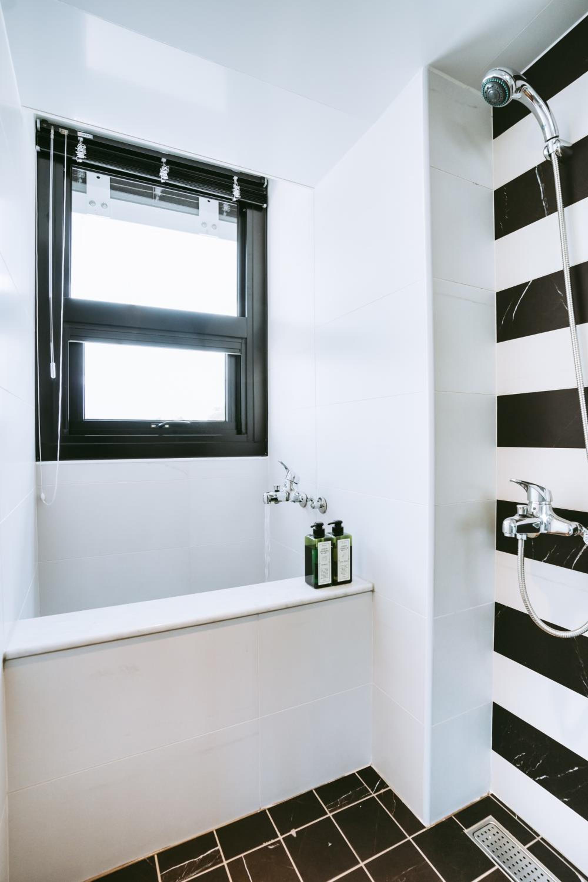 Quadruple Room with Bath photo 2