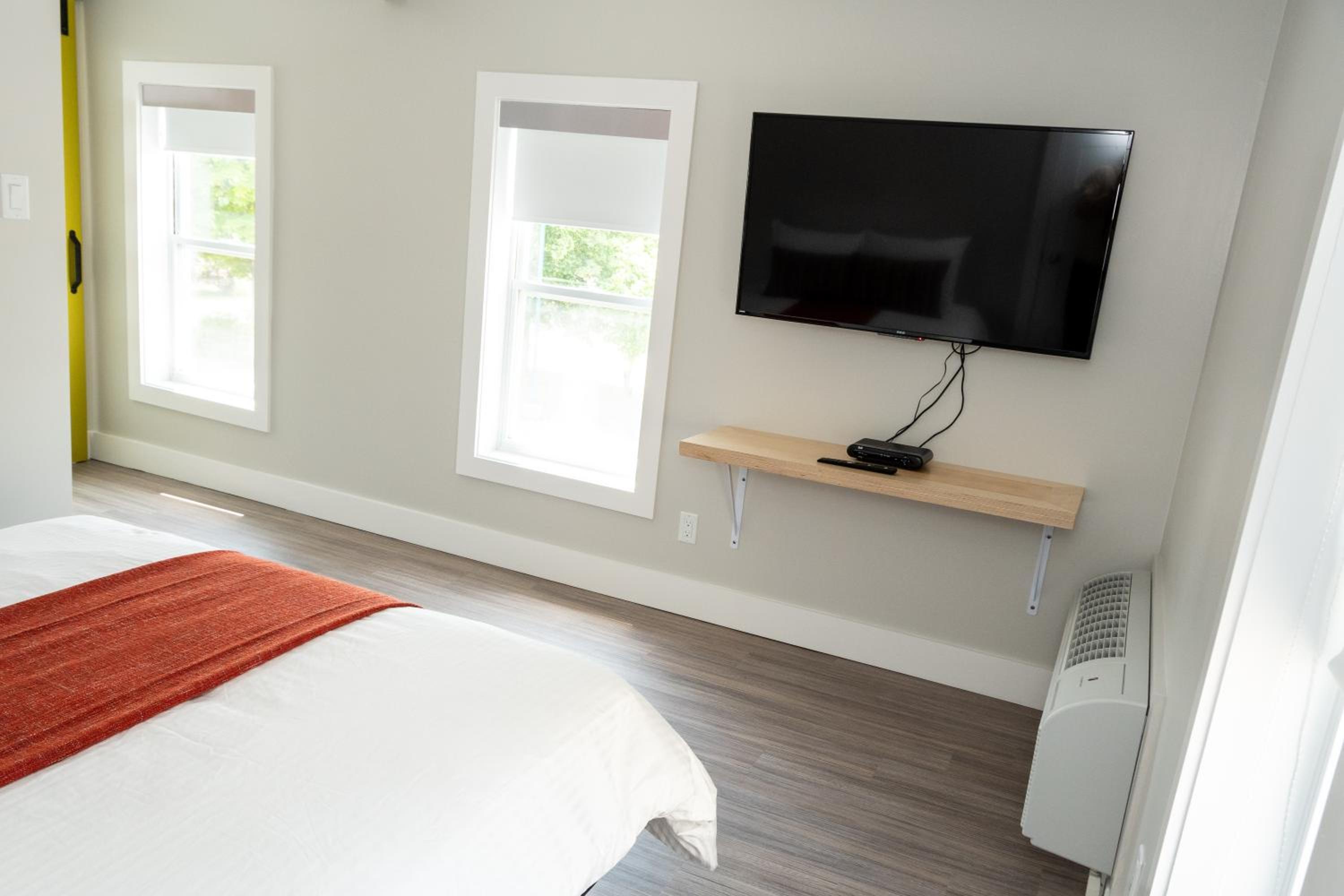 Deluxe Queen Suite