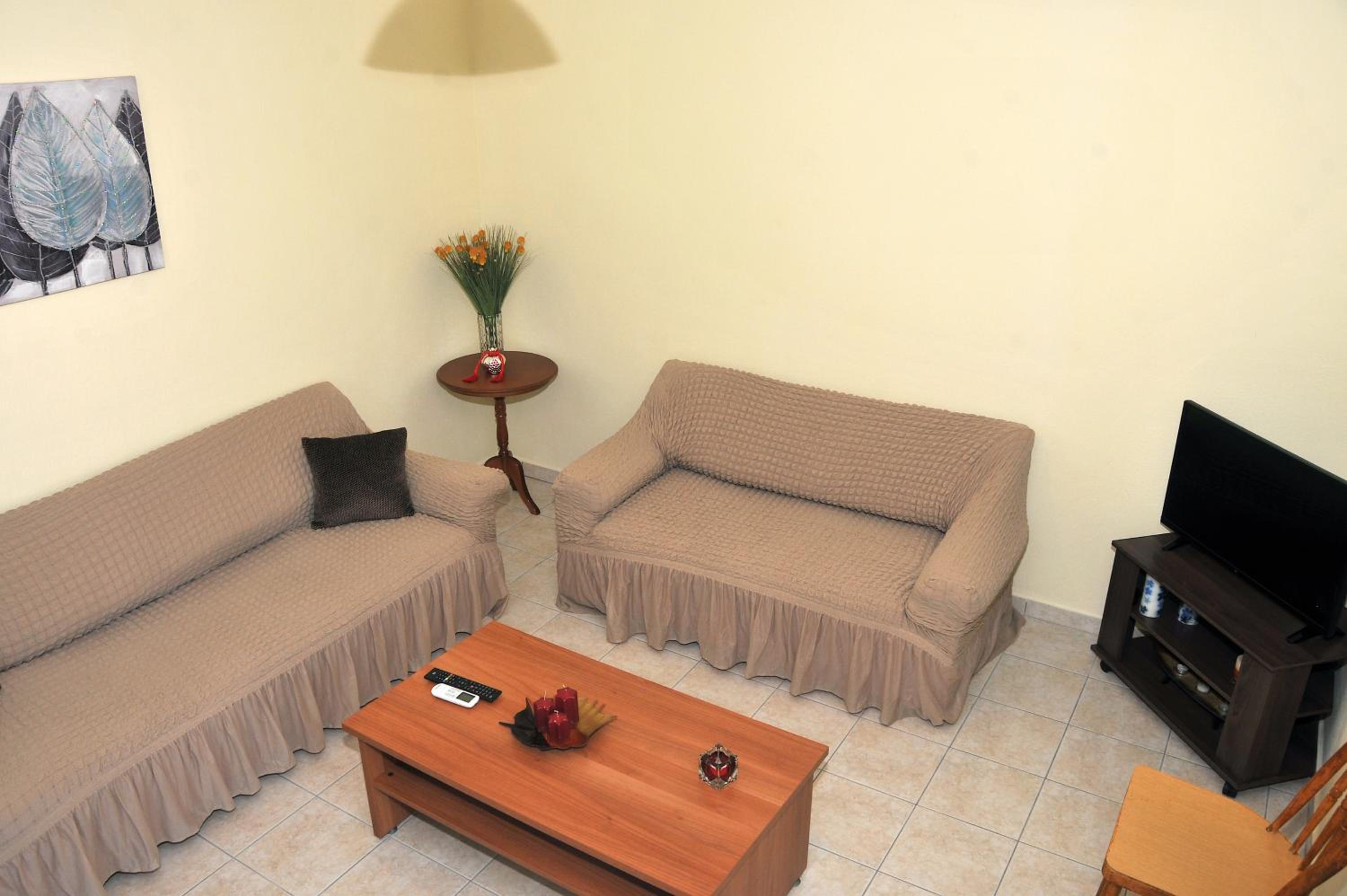 Three-Bedroom Apartment - Photo 32