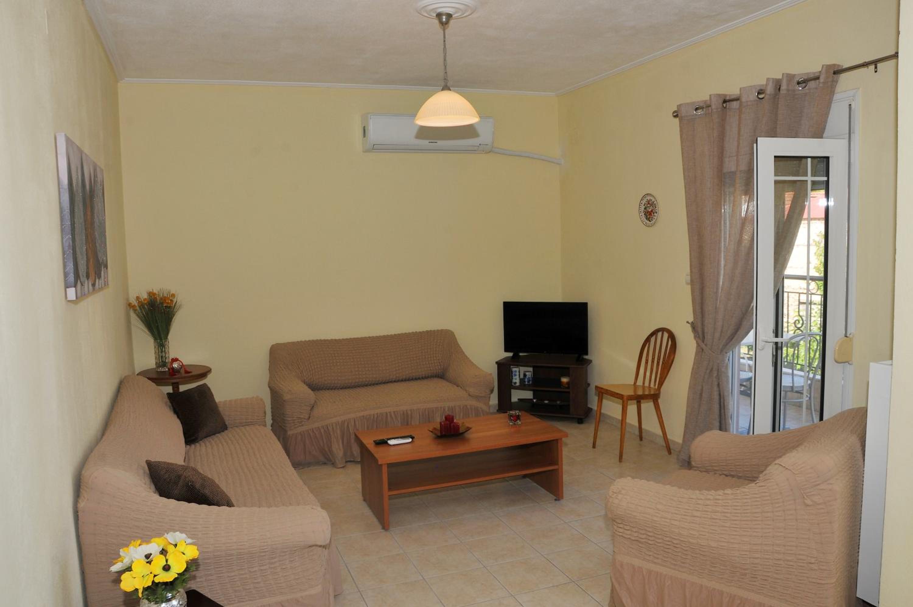 Three-Bedroom Apartment - Photo 36