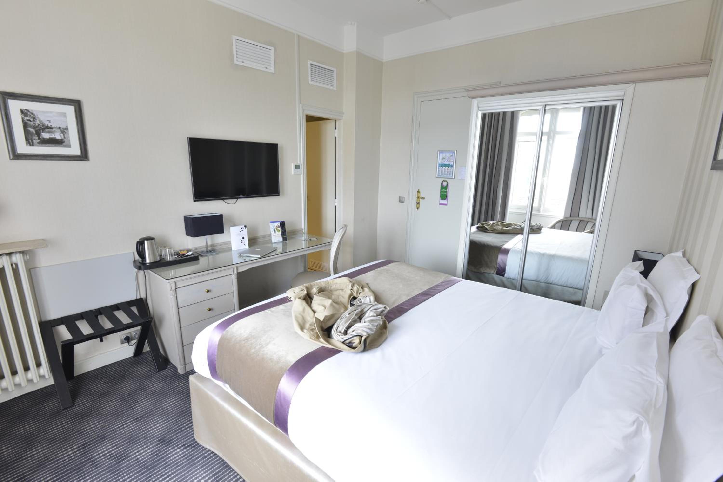 Classic Double Room - Photo 7