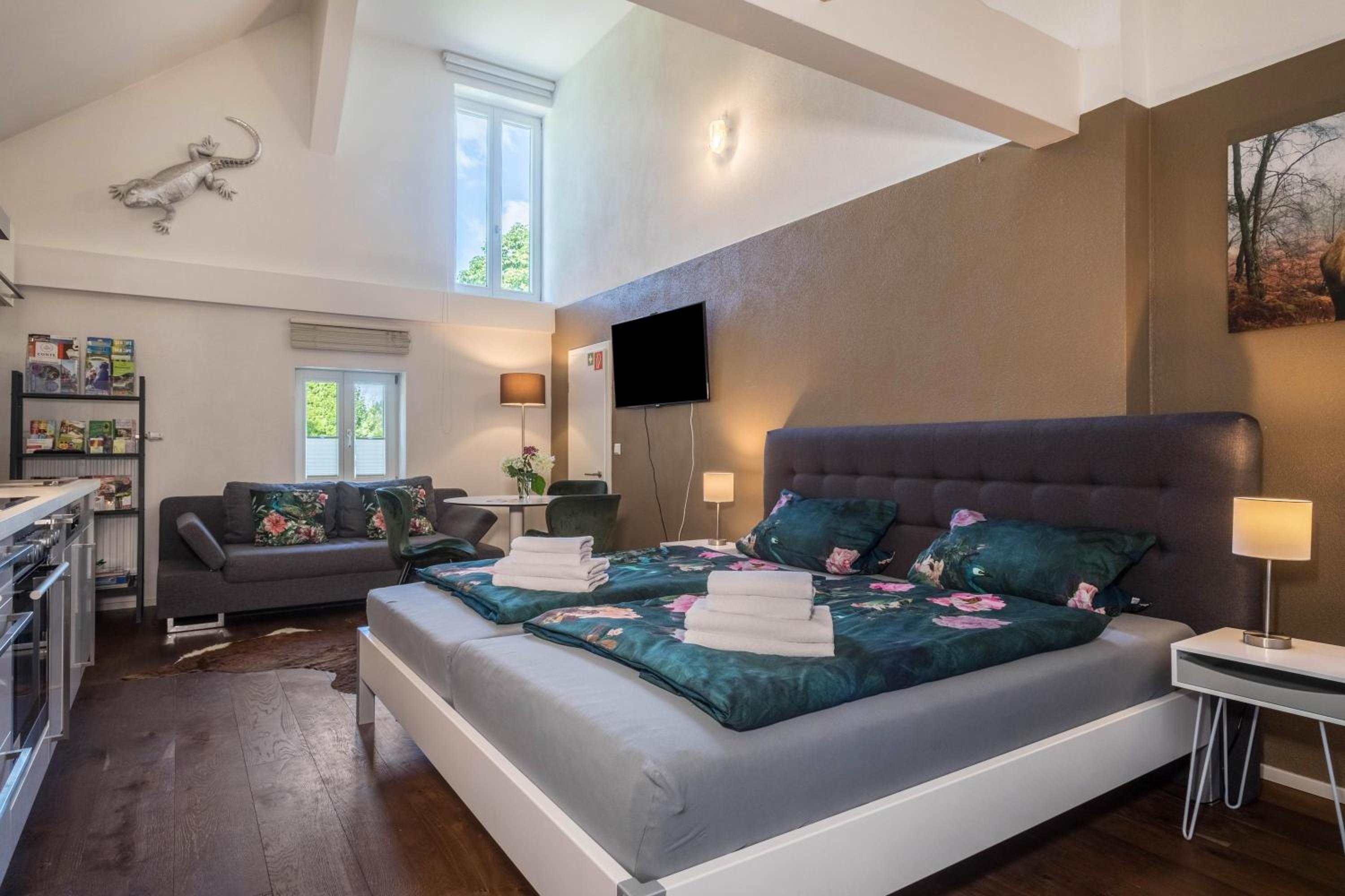 One-Bedroom Apartment with Garden
