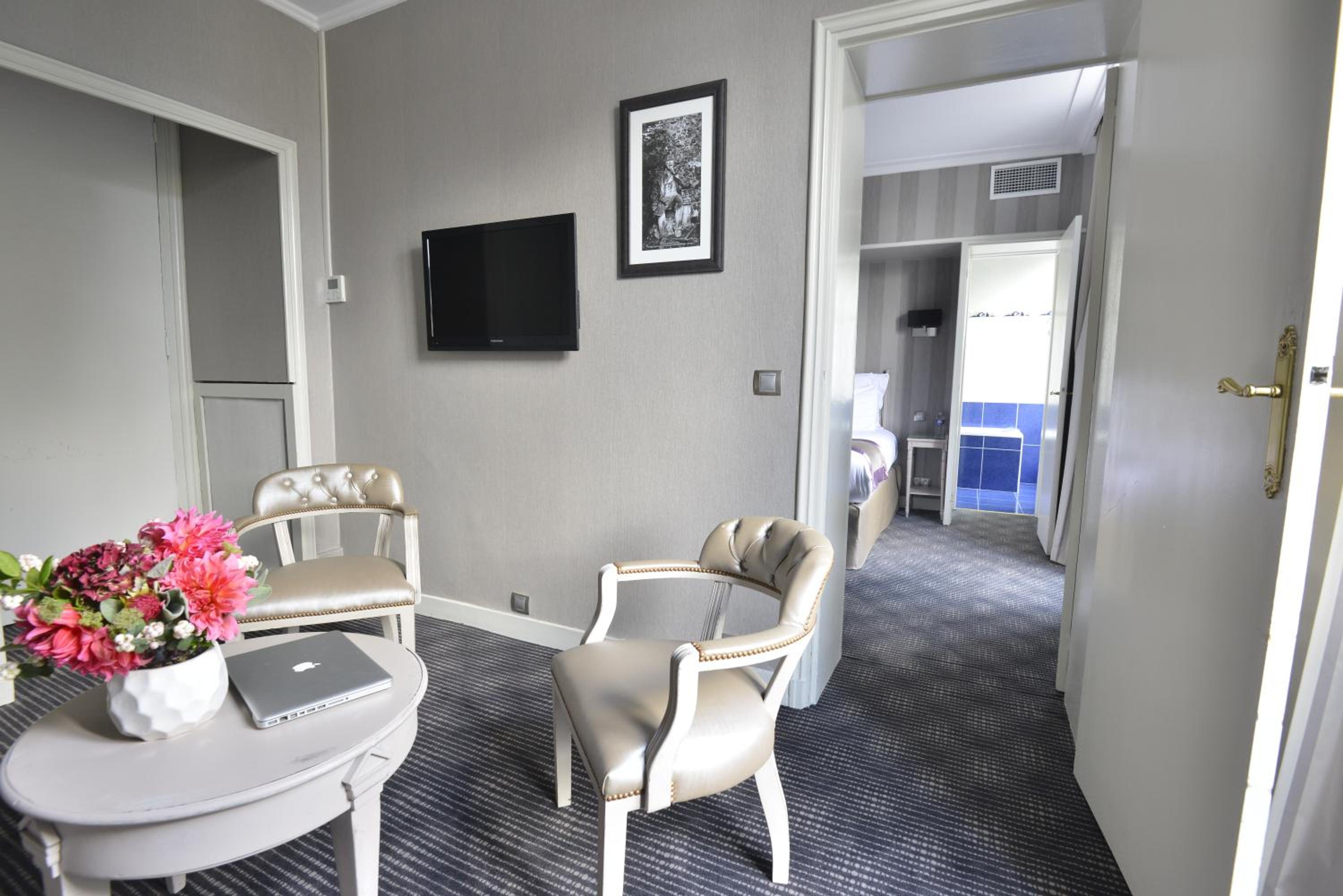 Suite - Photo 4