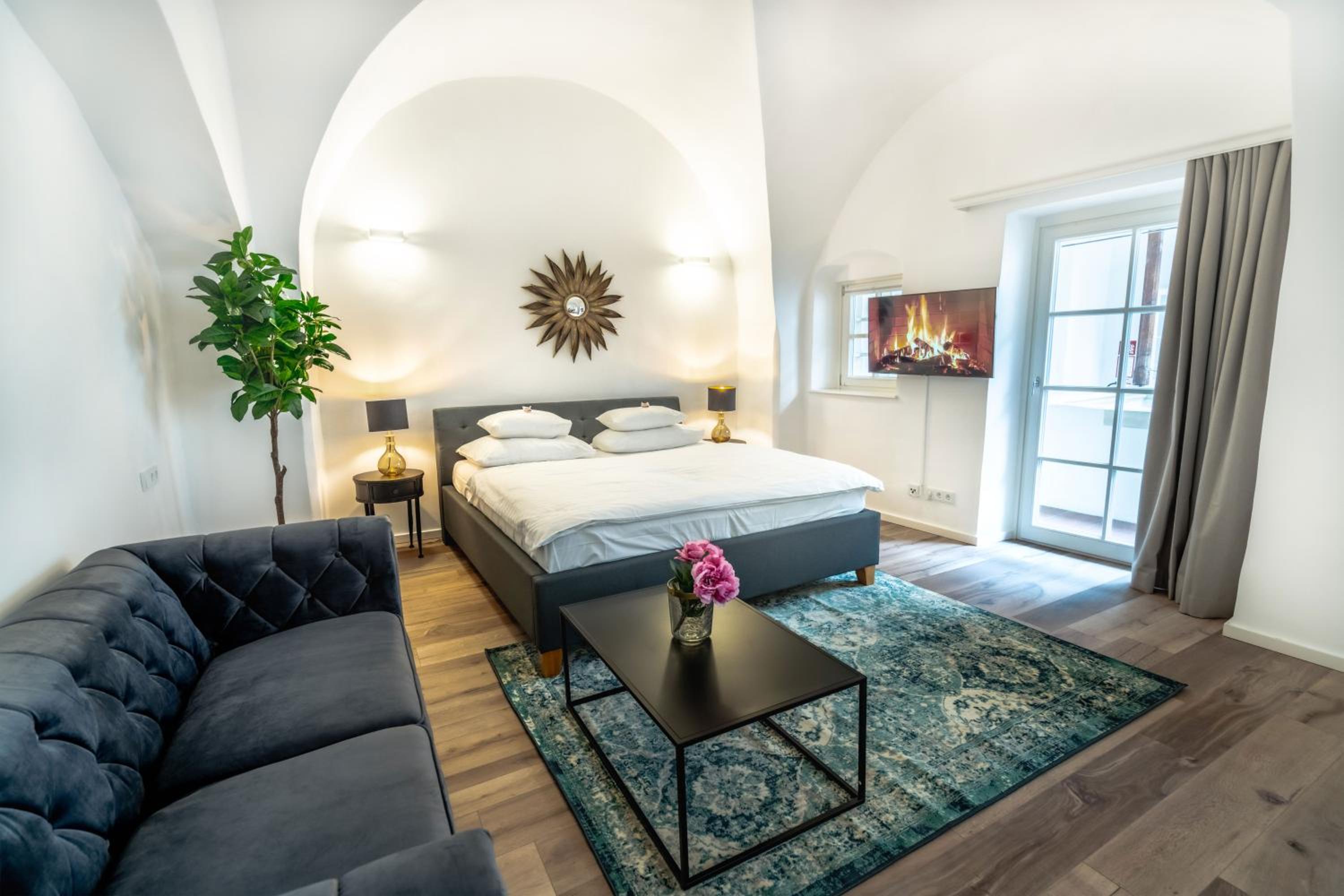 Loft - Photo 1