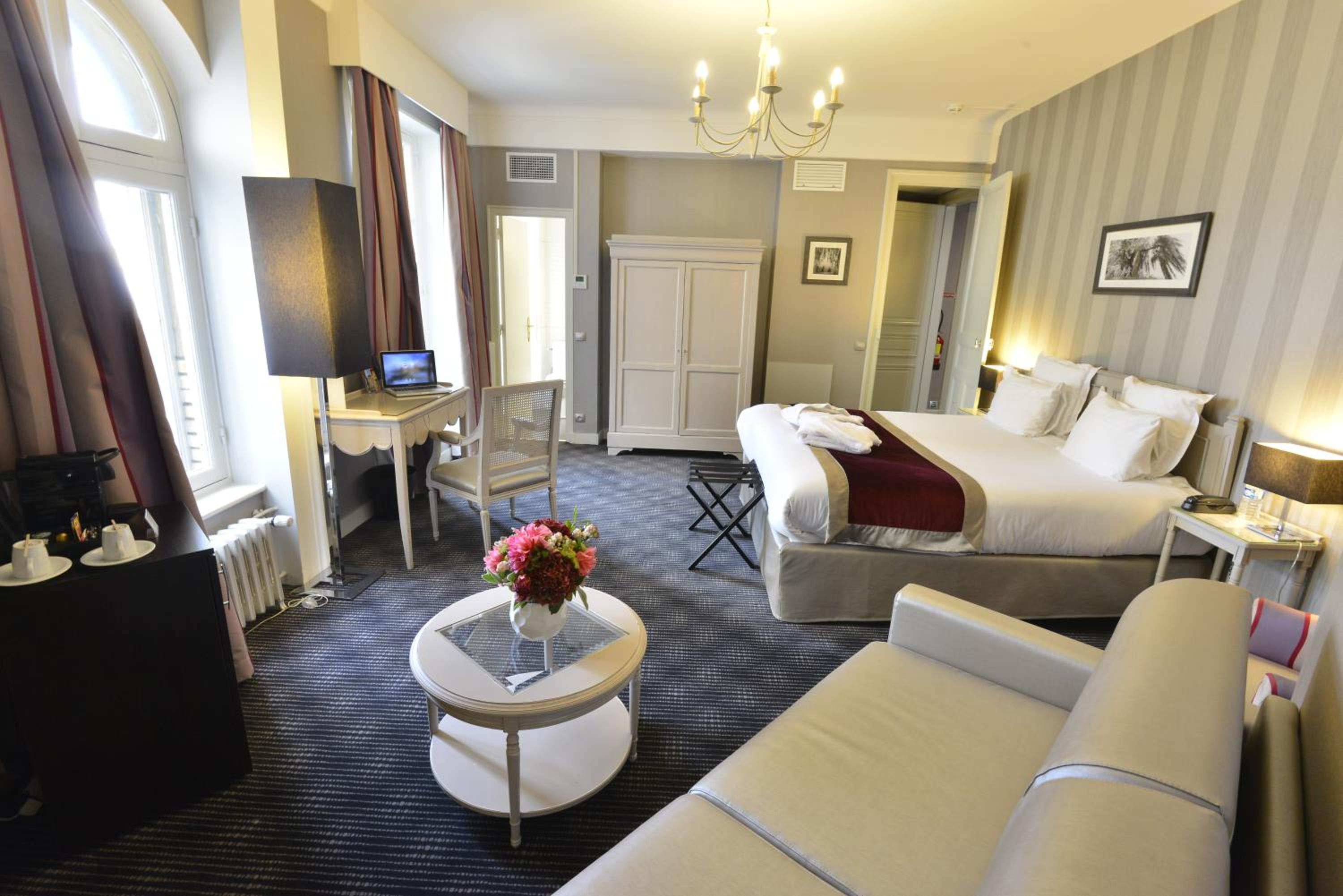 Suite - Photo 5