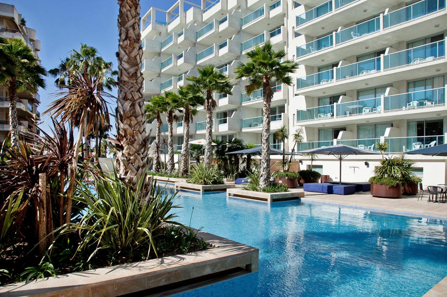 Suite Mediterránea Premium con vista a la piscina (2 adultos + 2 niños)