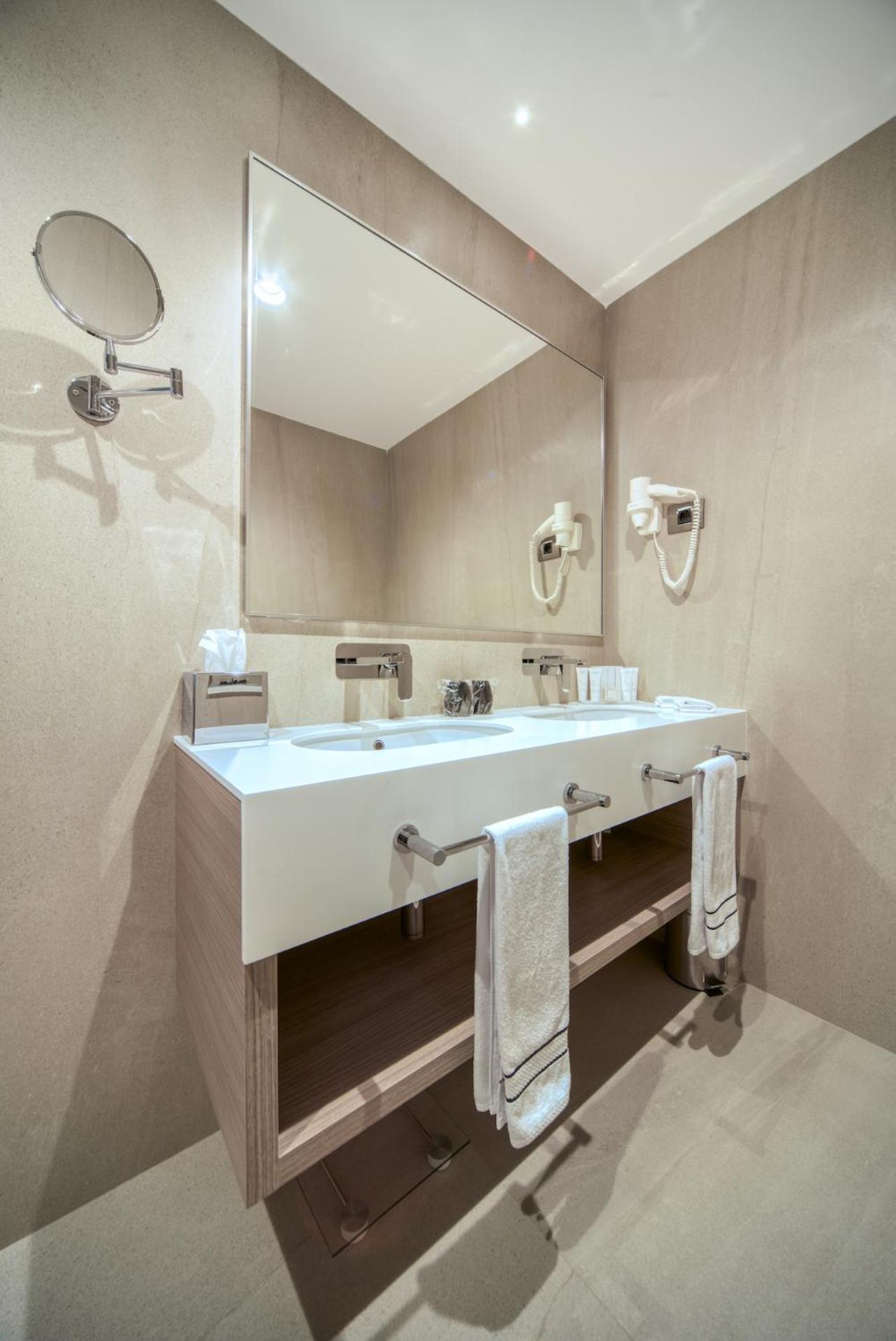 Special Offer - Free Upgrade to Deluxe Double Room with Balcony and Sea View photo 2