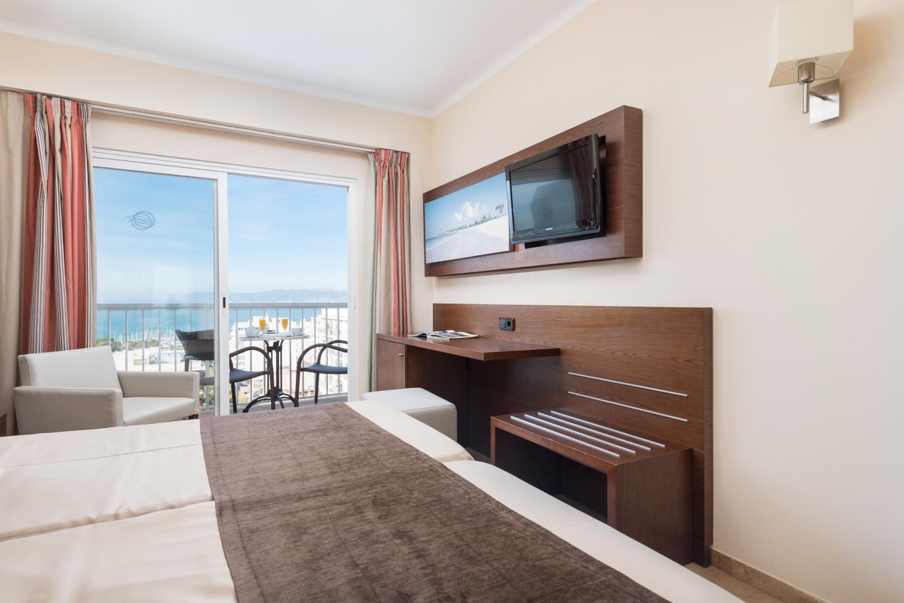 Standard Double or Twin Room with Sea View photo 3