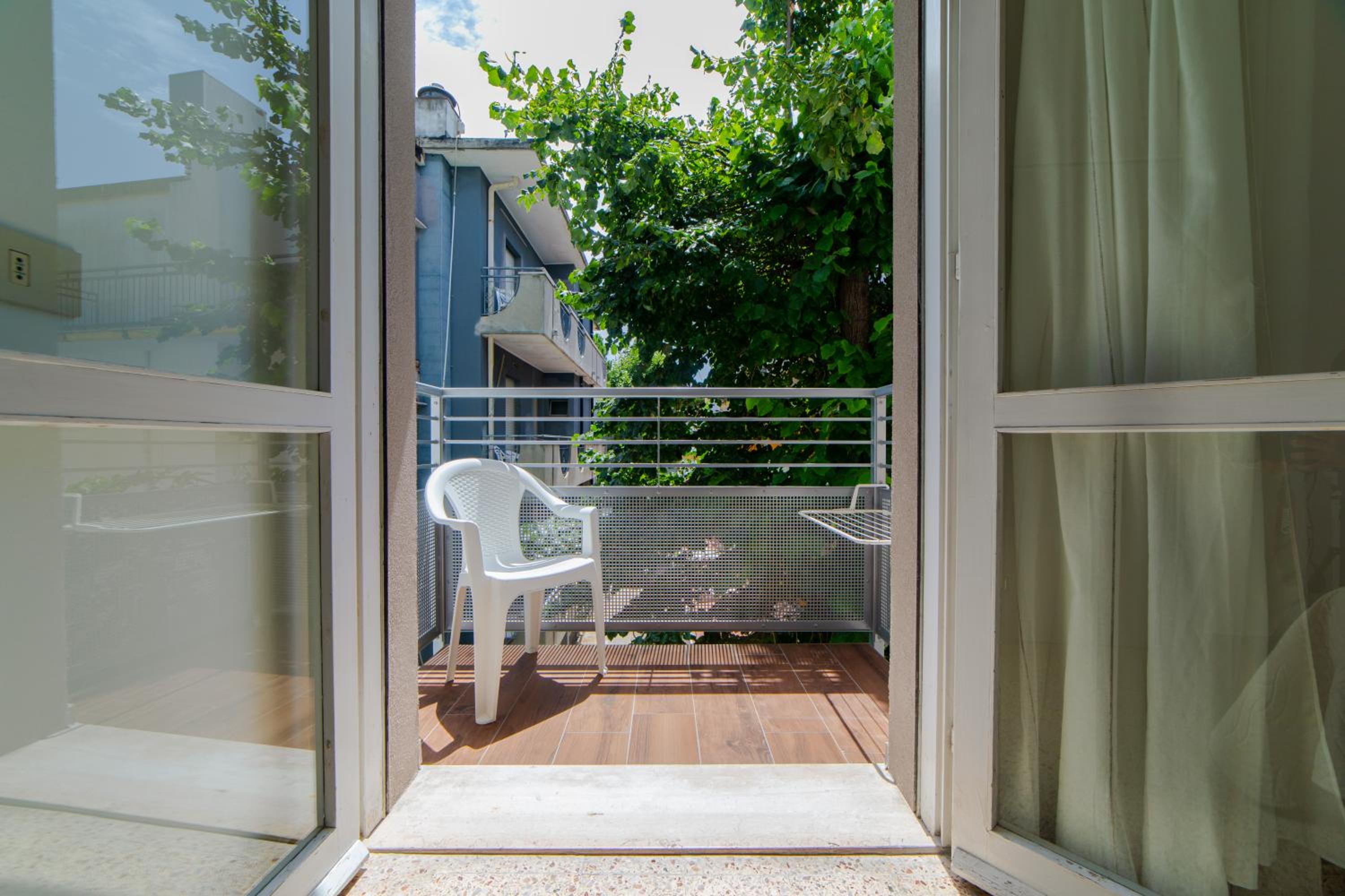 Small Double Room - Photo 3