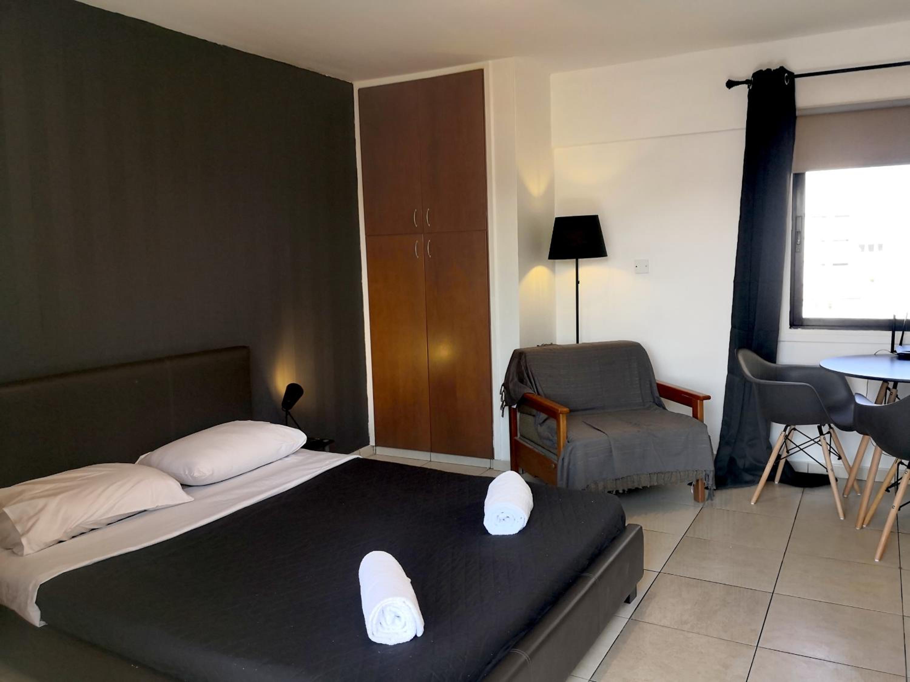 Studio Apartment - Photo 3