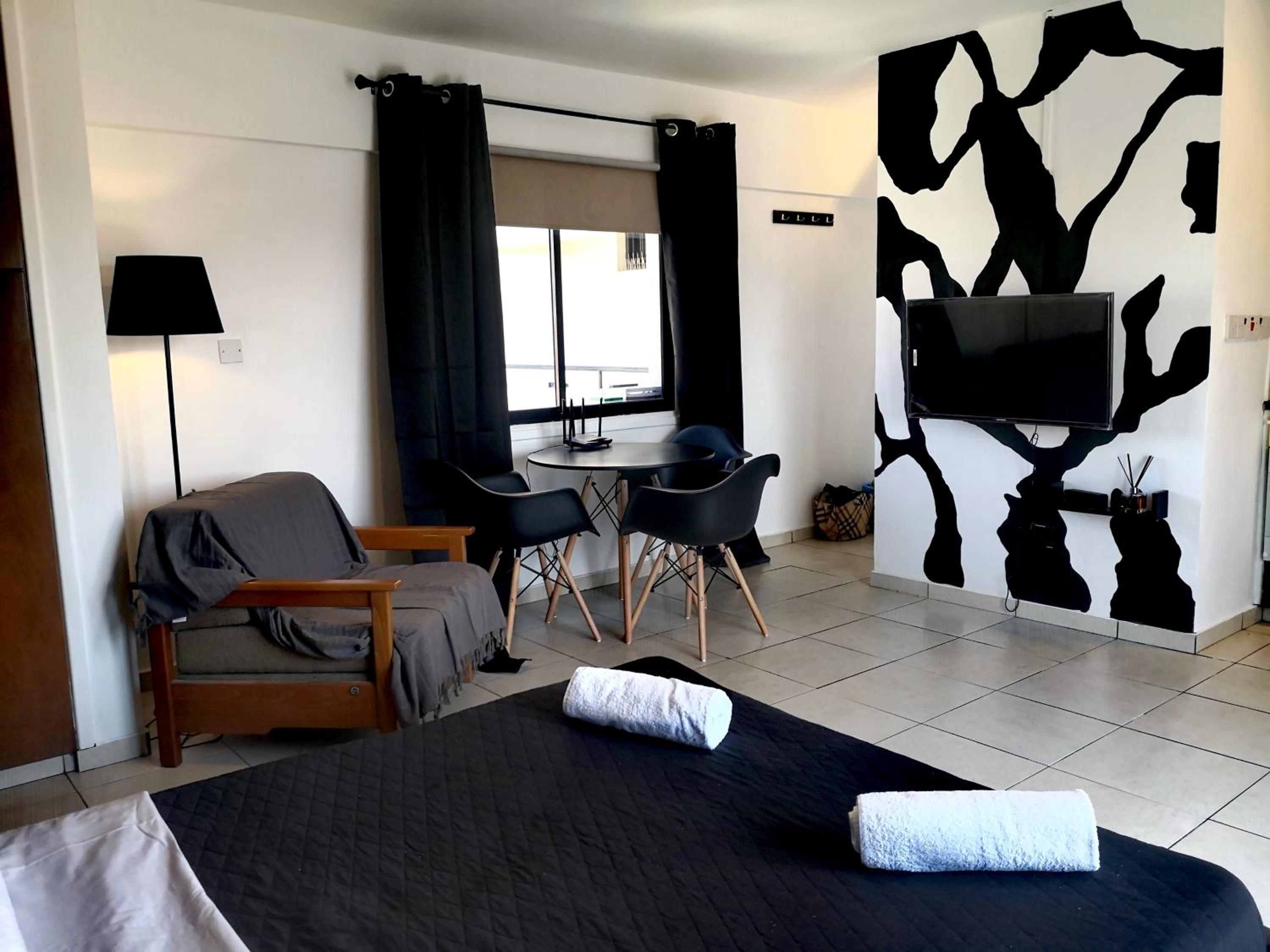 Studio Apartment - Photo 16