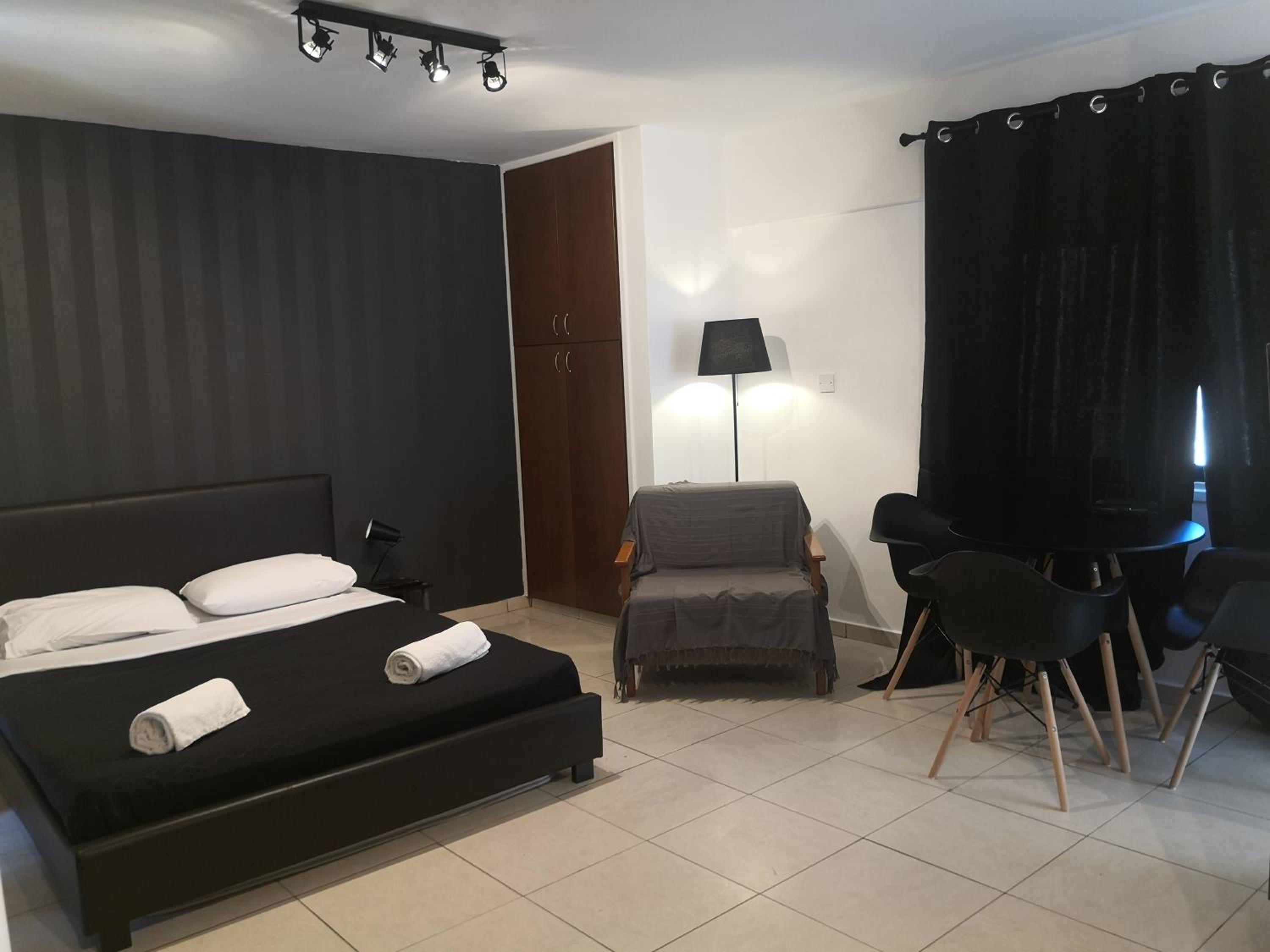Studio Apartment - Photo 11