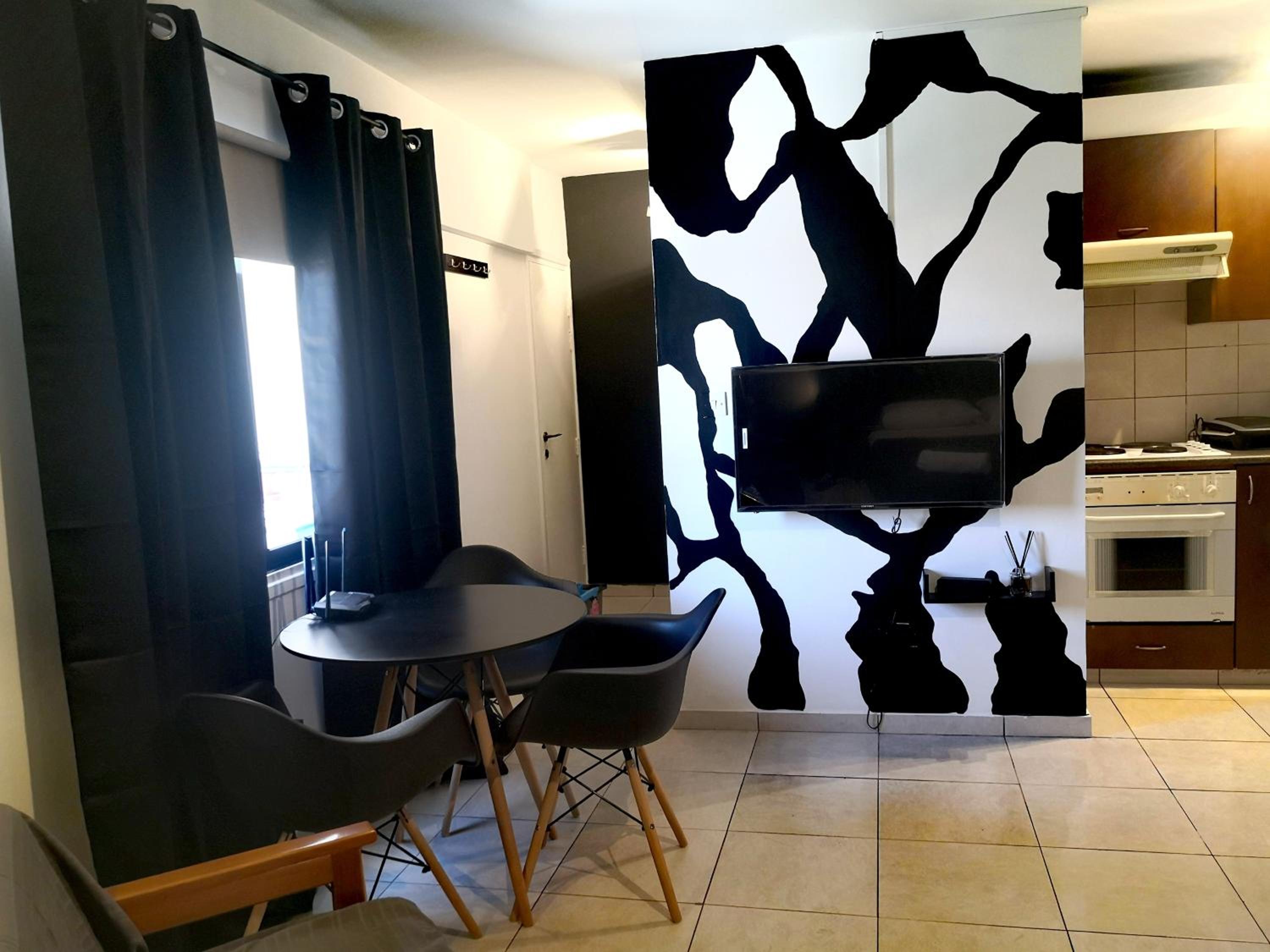 Studio Apartment - Photo 14