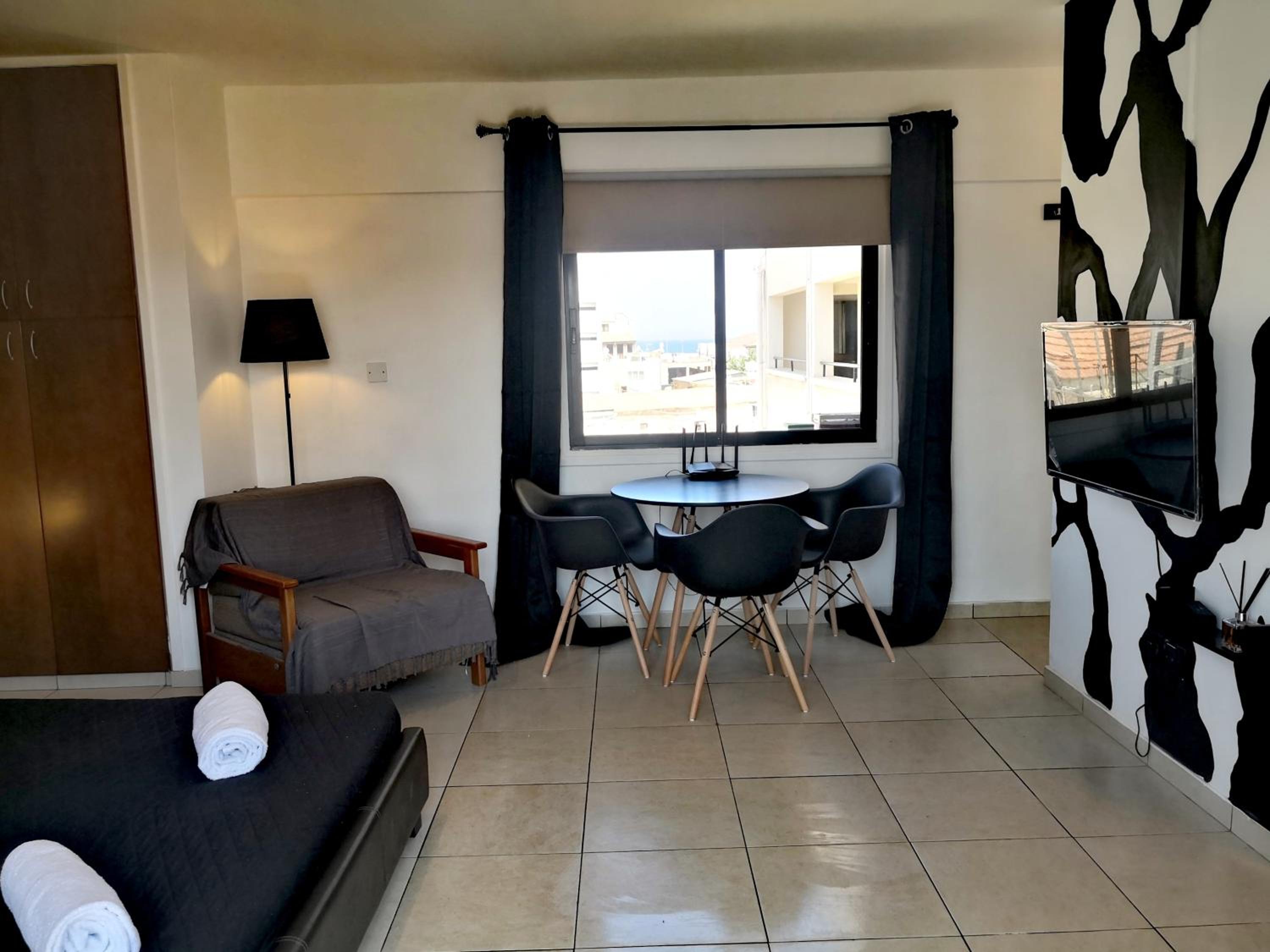 Studio Apartment - Photo 15