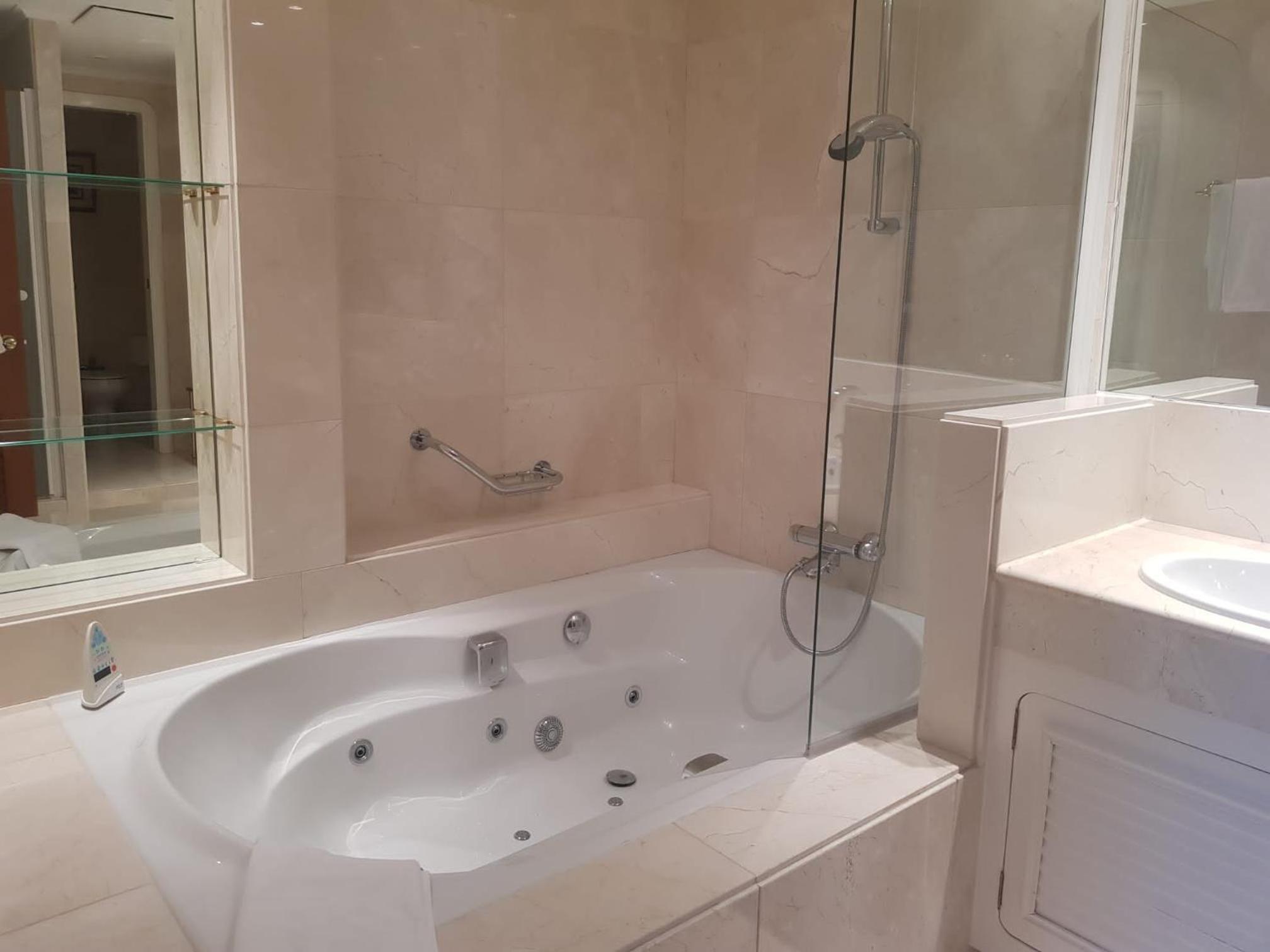 Suite with Terrace - Photo 5