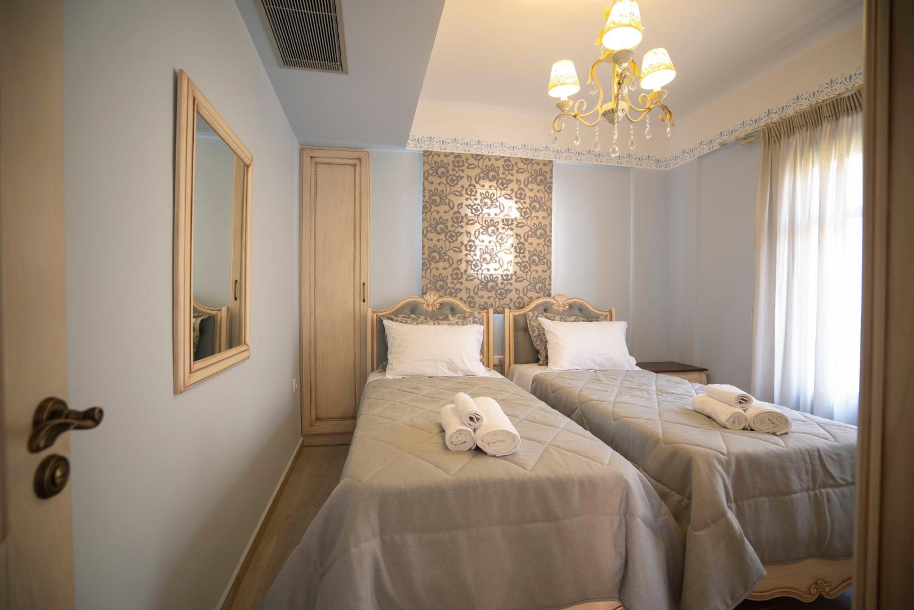 Three-Bedroom Suite - Photo 15