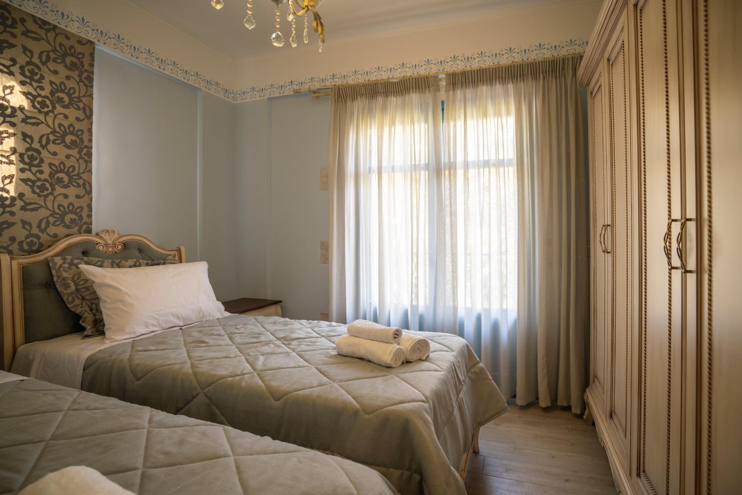 Three-Bedroom Suite - Photo 4