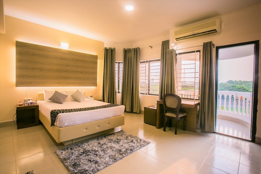 Premier Double Room, Balcony, Lake View