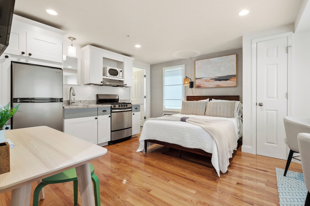 Deluxe Studio Suite