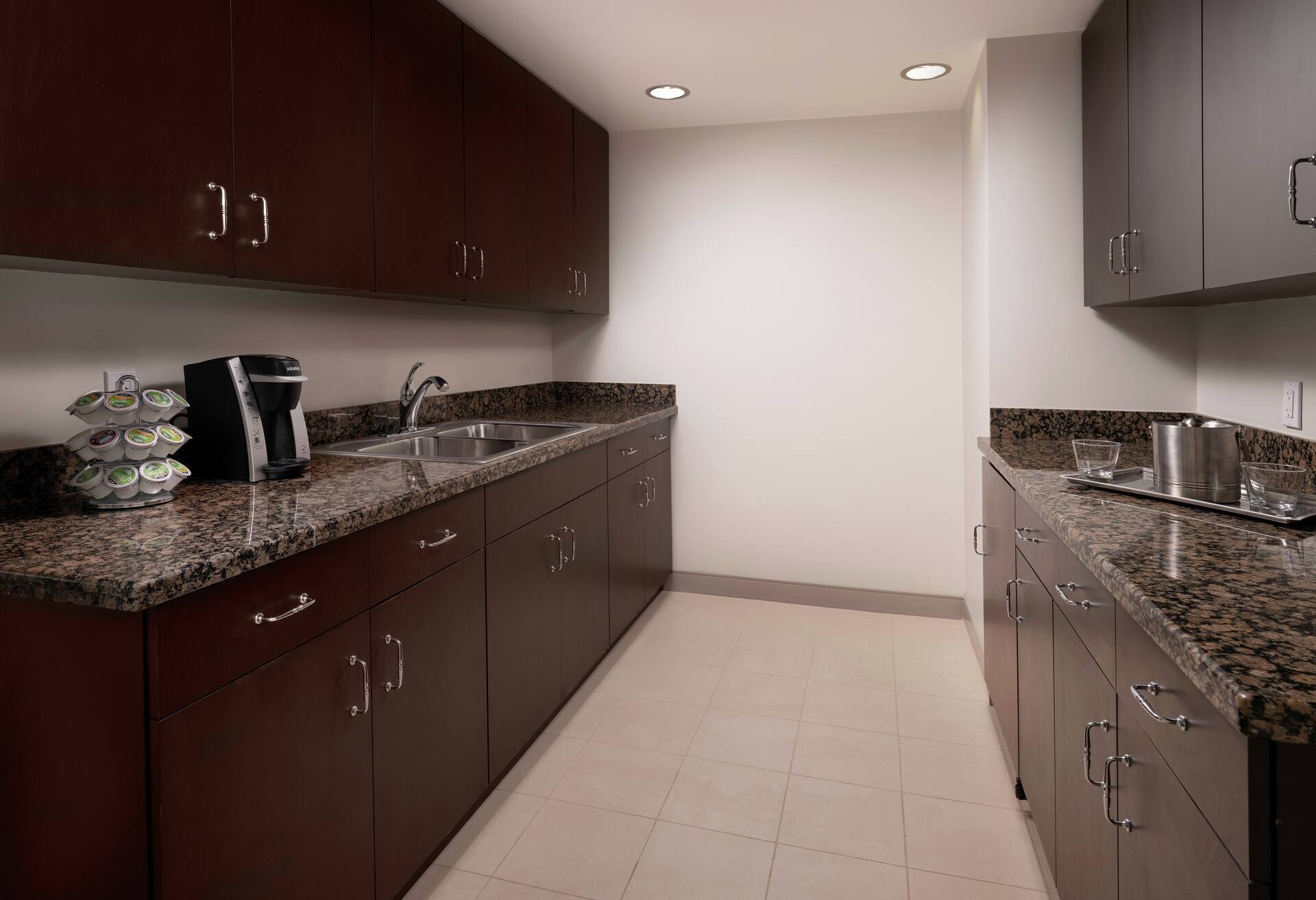 Executive Suite, 1 King Bed, Accessible (Roll-in Shower) thumbnail 5
