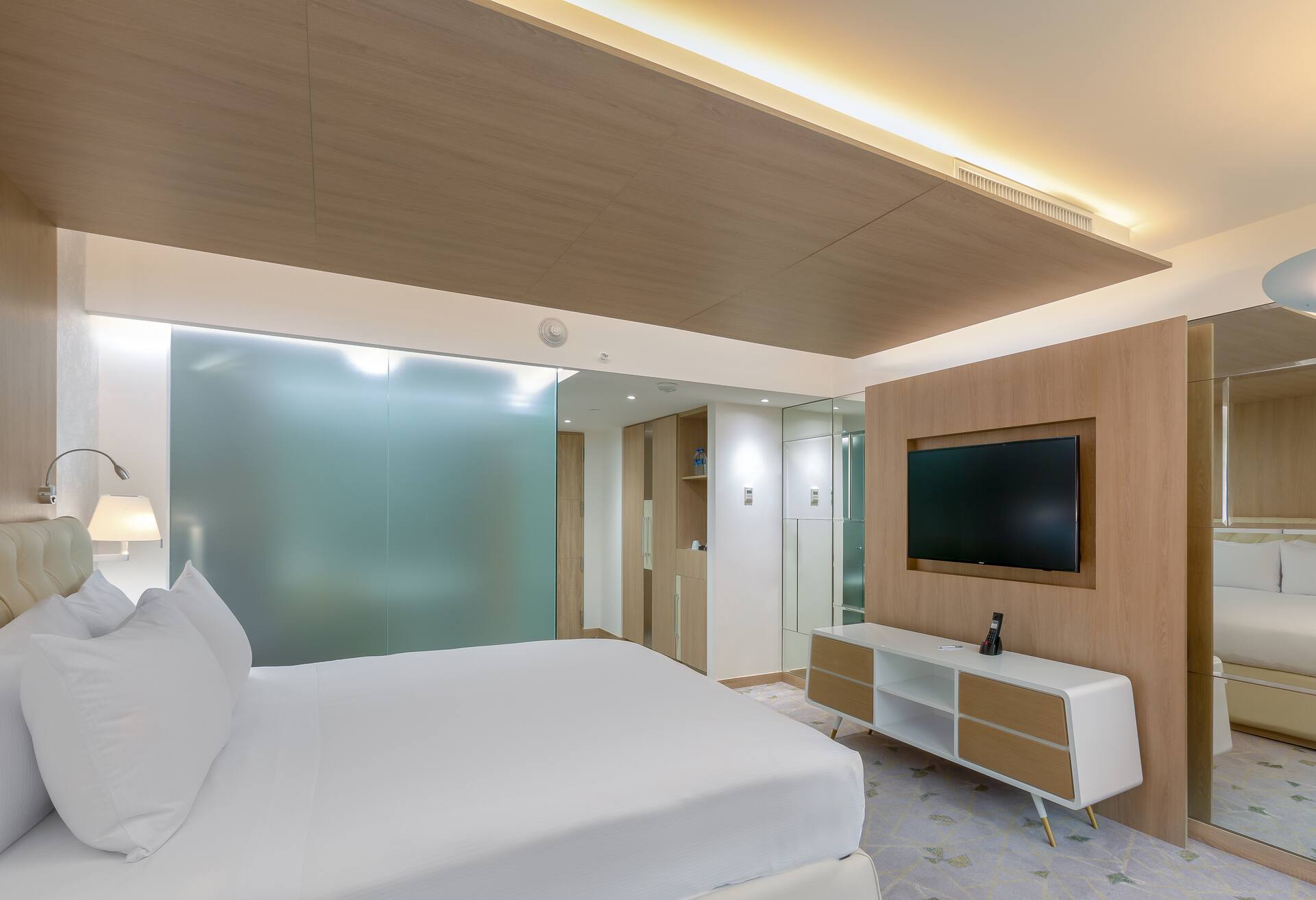 1 King Bed photo 2