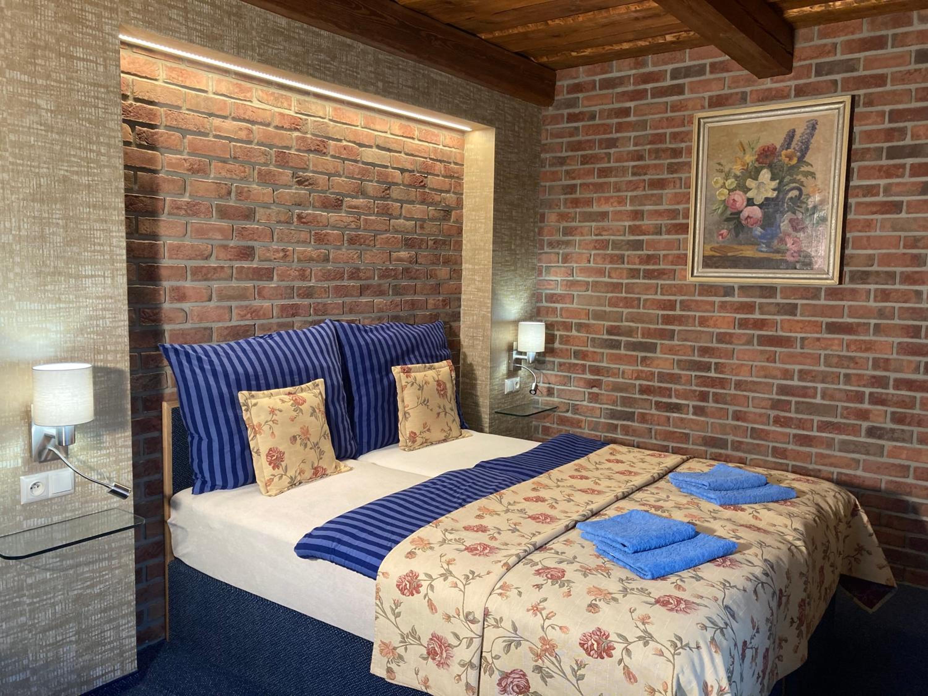 Twin Room with Bathroom photo 1