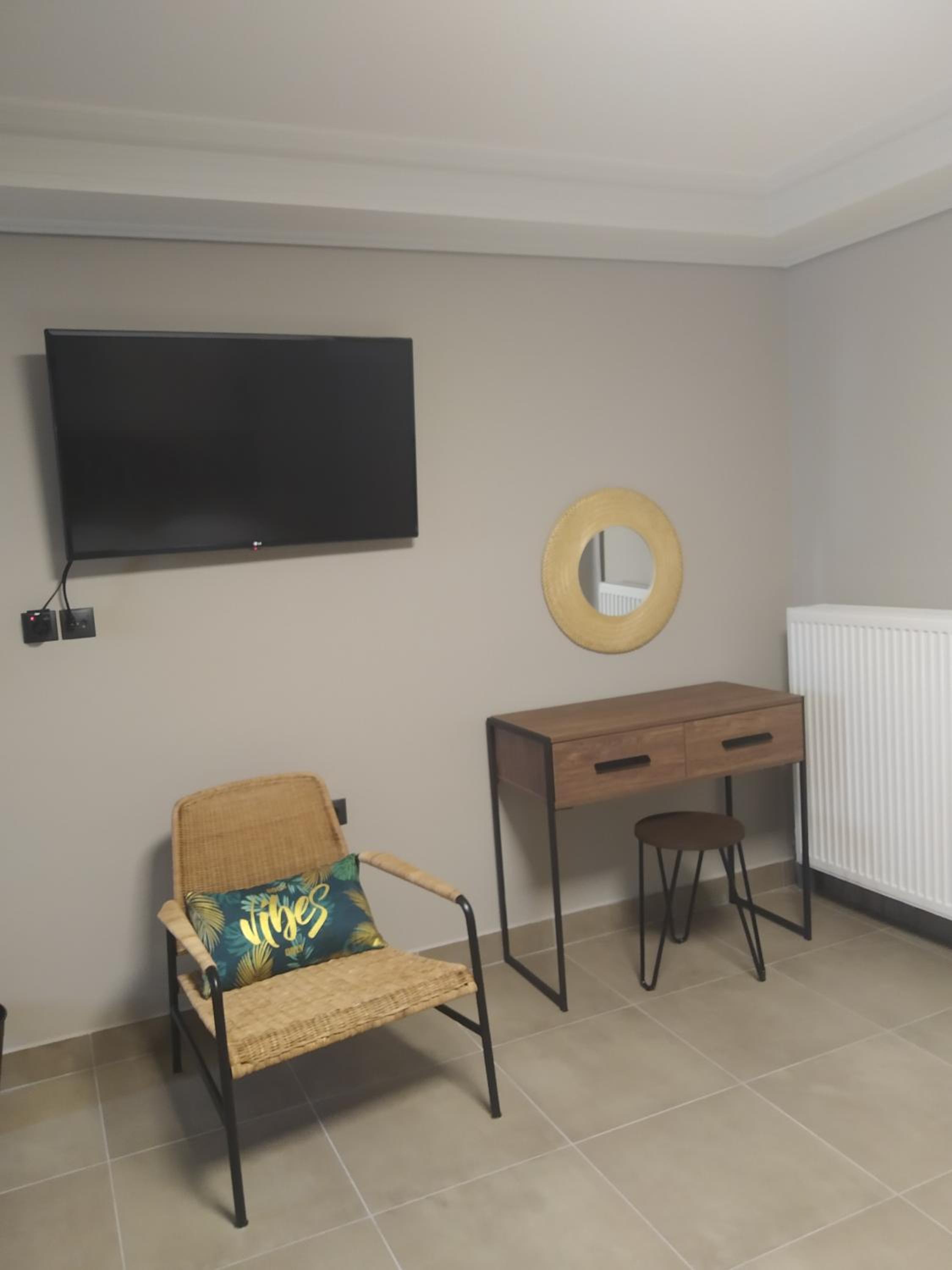 Apartment with Balcony - Photo 11
