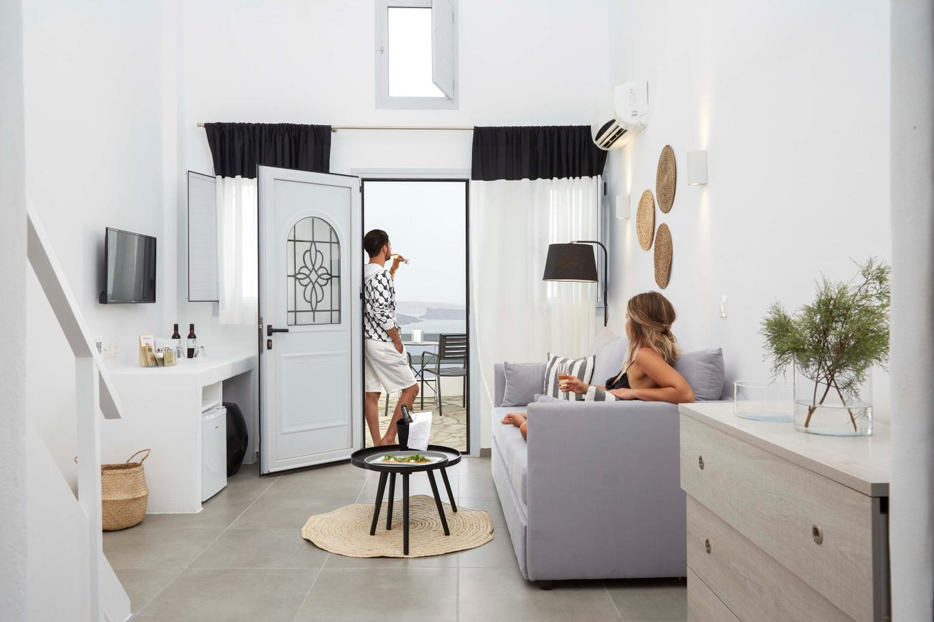 Superior Room with Caldera View - Photo 13