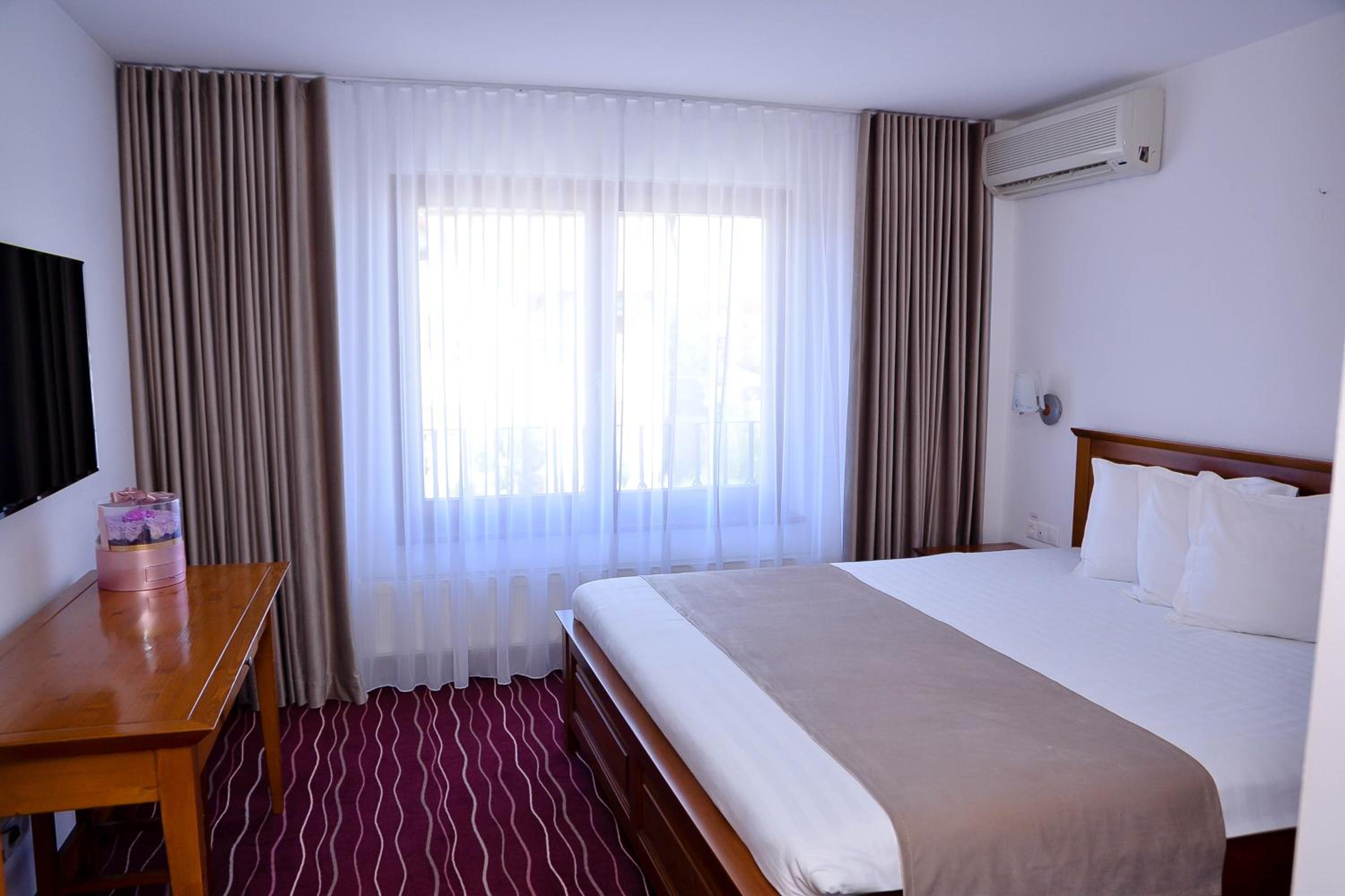 Double Room - Photo 5