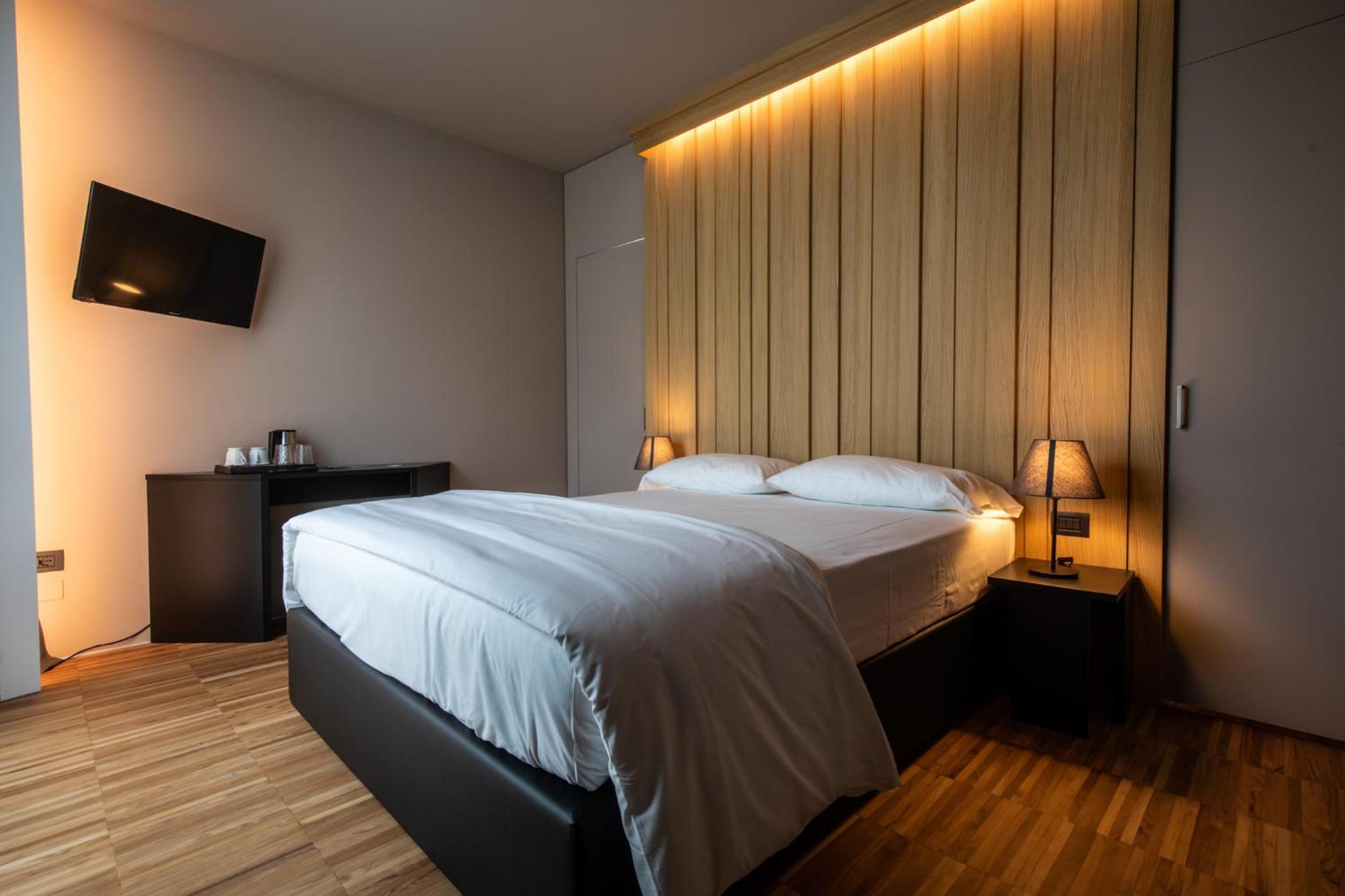 One-Bedroom Apartment - Photo 1