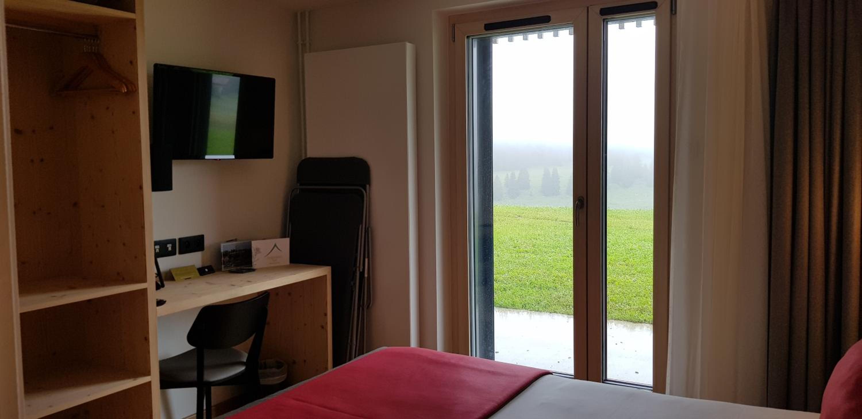 Deluxe Double Room with Balcony - Photo 3