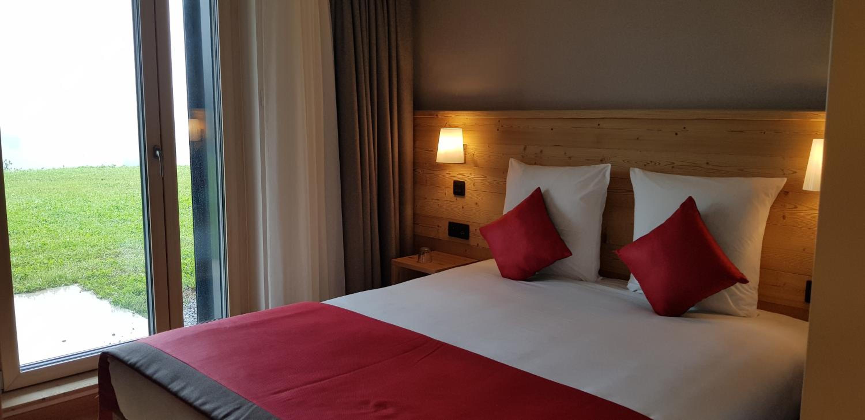 Deluxe Double Room with Balcony - Photo 4