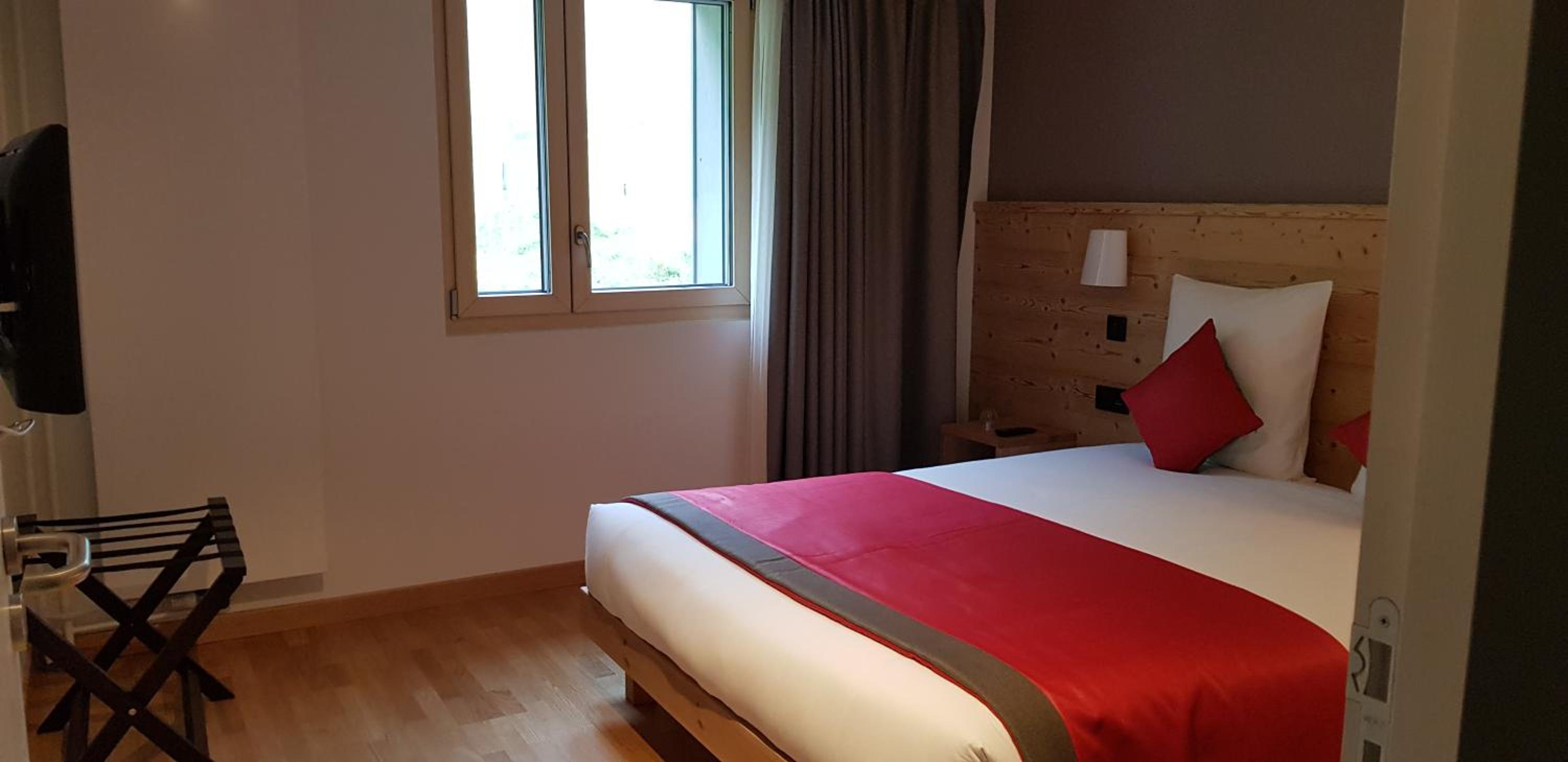 Suite - Photo 1