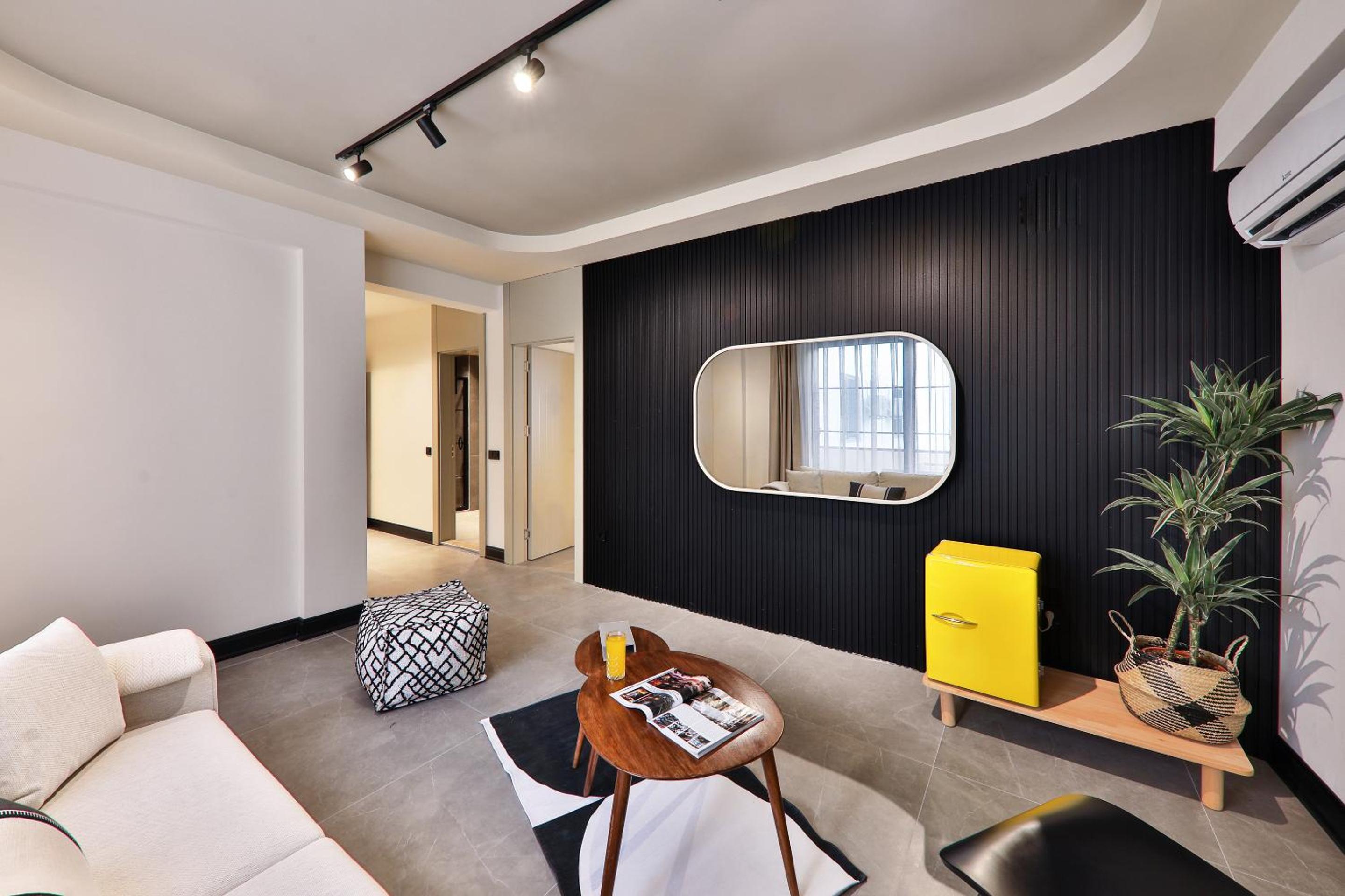 Superior Suite - Photo 9