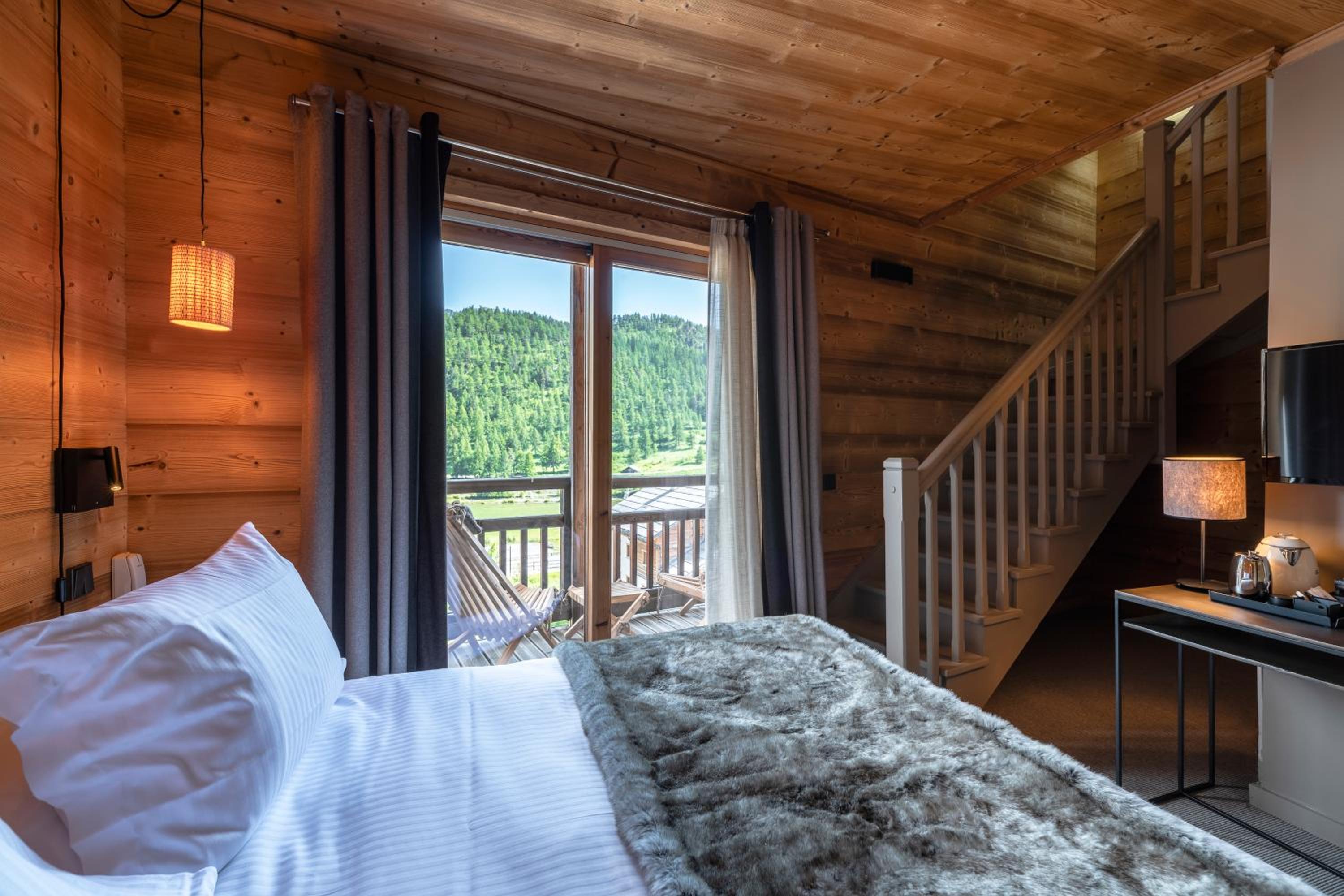 Junior Suite with Mountain View photo 3